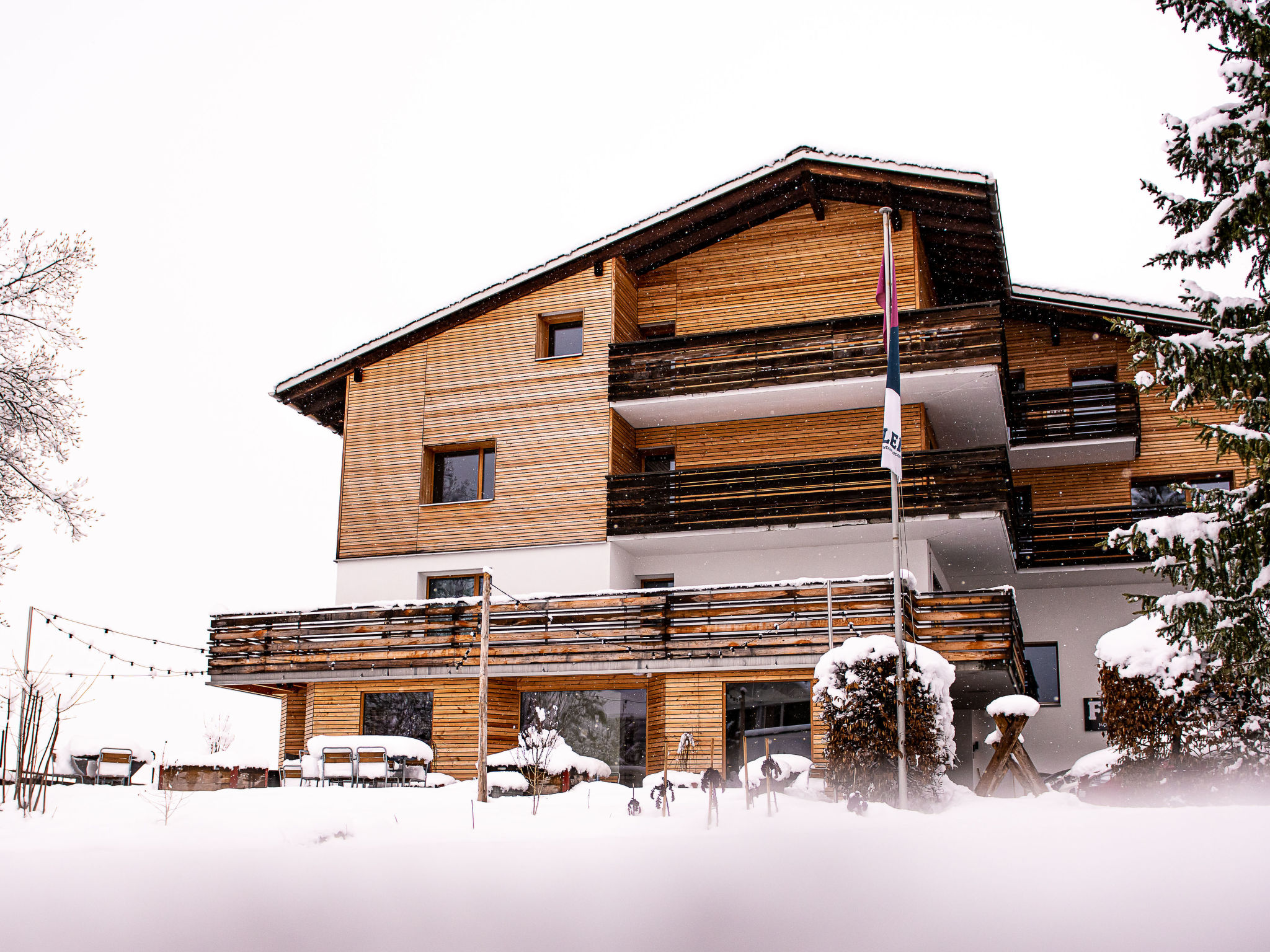 Photo of Flem Mountain Lodge, (Flims Waldhaus). Moderne neue 4.5 Ferienwohnung