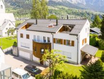 Casa Alva in Flims: 9-persoons appartement direct aan skipiste en bergmeer - thumbnail 2