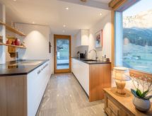 Ruim Alpenappartement met sauna direct aan de skipiste in Flims - thumbnail 5