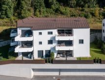 Rustiek bergappartement in Flims met terras en uitzicht op de Alpen - thumbnail 2