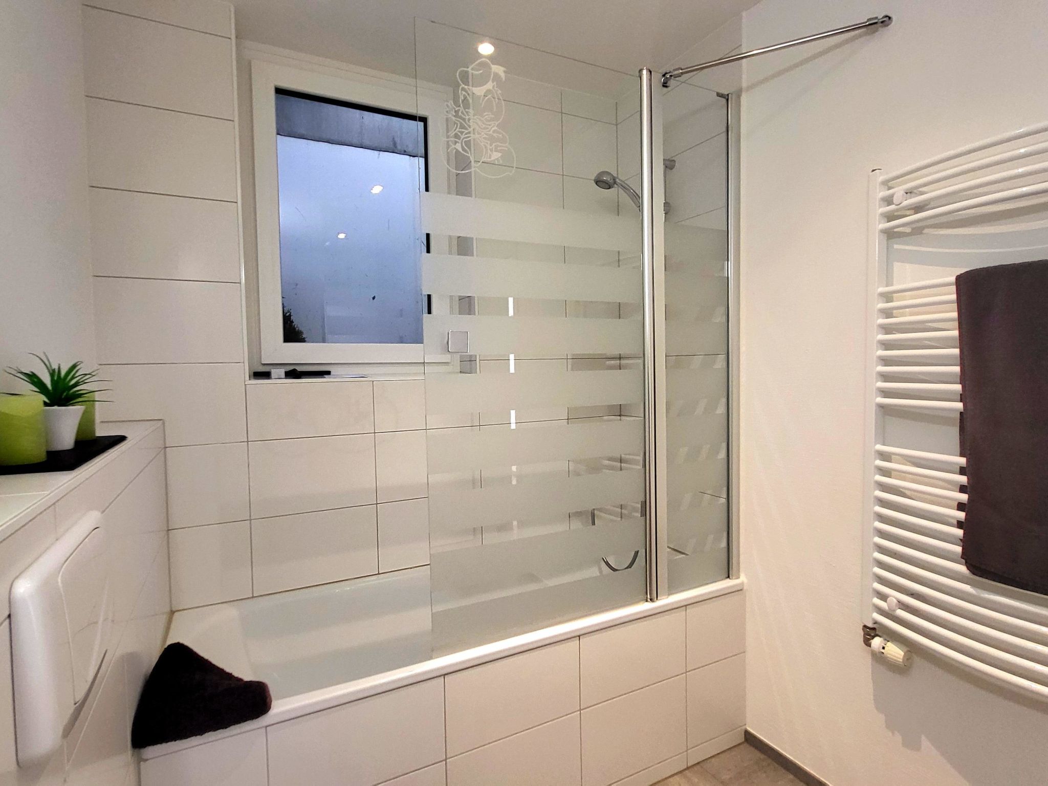 SWISS Chalet Bergoasa Appartement/Fewo, Dusche und Bad, WC, 4-Bettwohnung - Dedans