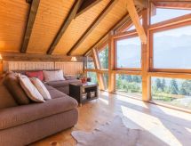 Panorama Salums: Ruim appartement direct aan de piste in Laax - thumbnail 1