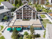 Ruim appartement voor 8 personen direct aan de skipiste in Laax - thumbnail 2