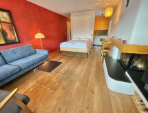 Compact studio-appartement direct aan de skipiste in Laax - thumbnail 3