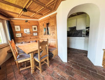 Ruim appartement aan de skipiste bij het Laaxersee meer - thumbnail 3