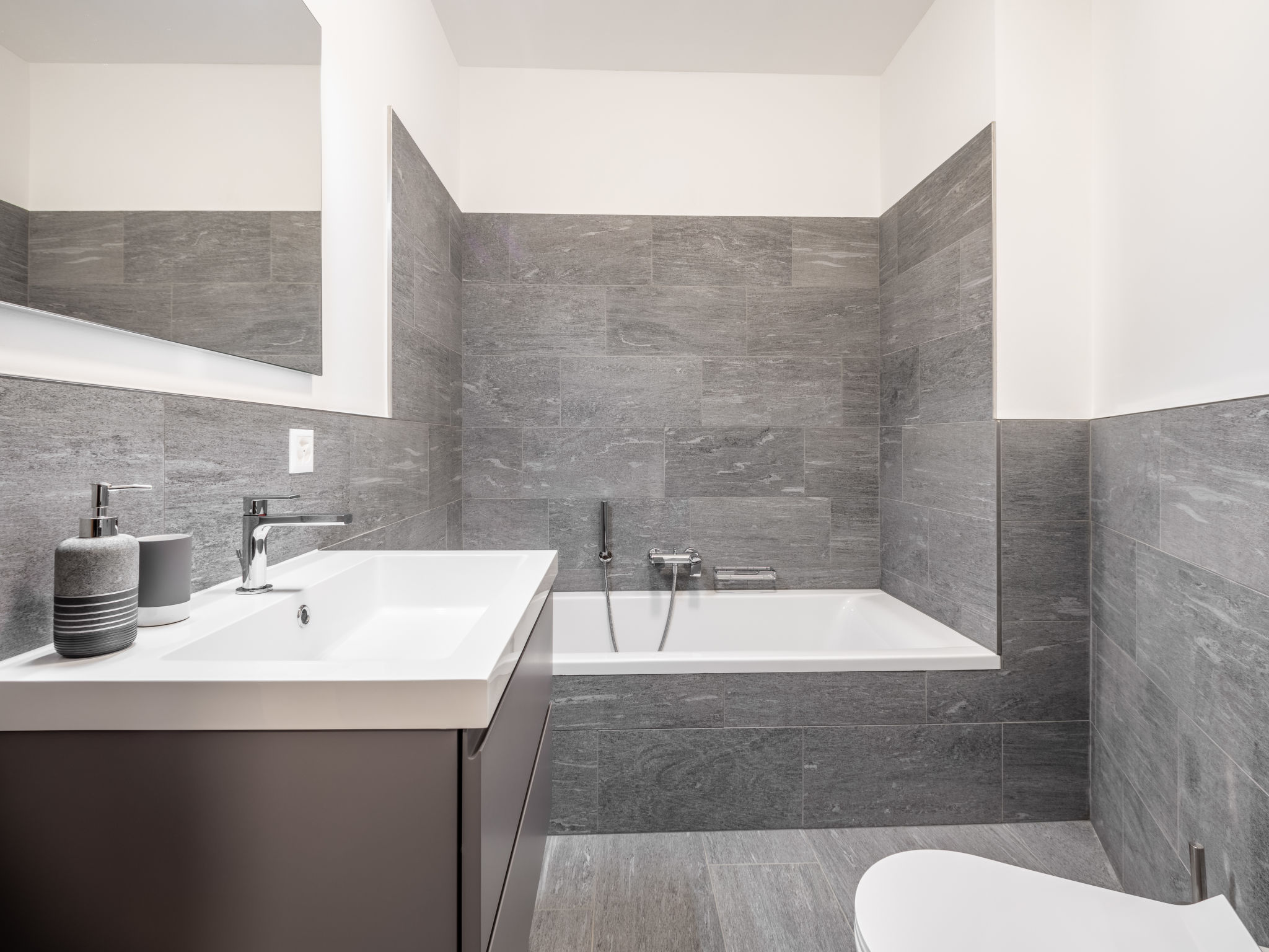 Cuolm Liung Apt. 52