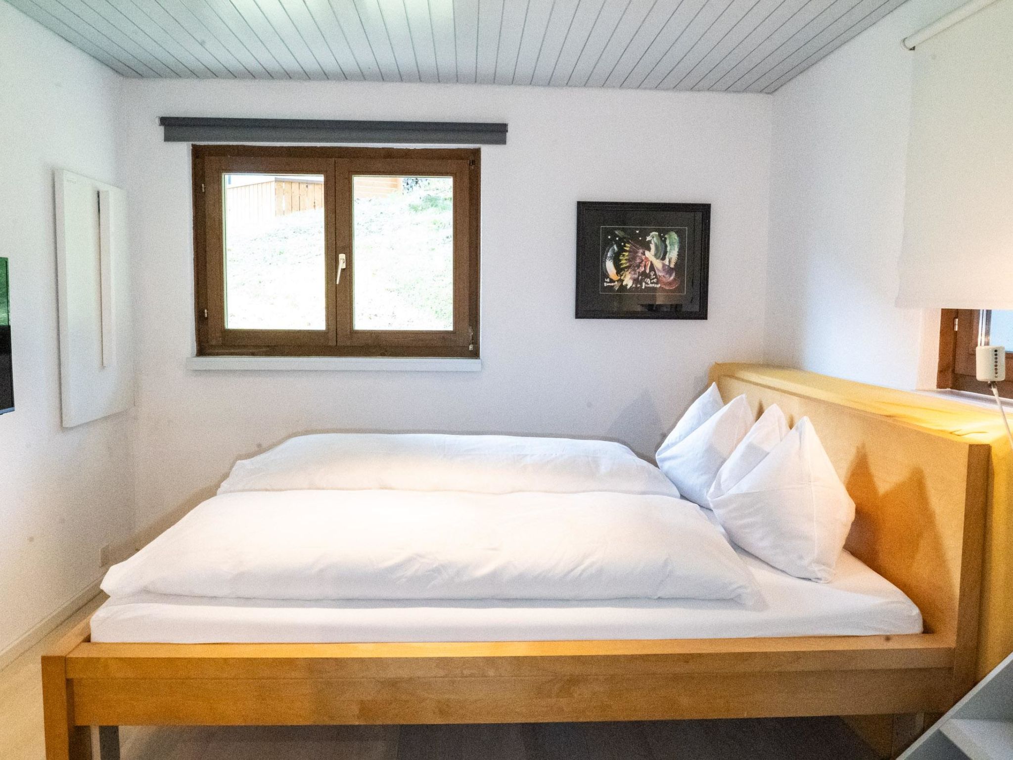 Die Ferienwohnung Nitschola liegt schön ruhig in Innerarosa und hat richtig viel Platz – drei Stockwerke mit drei Schlafzimmern und drei Bädern plus einem extra Gäste-WC. In der modernen Küche k..