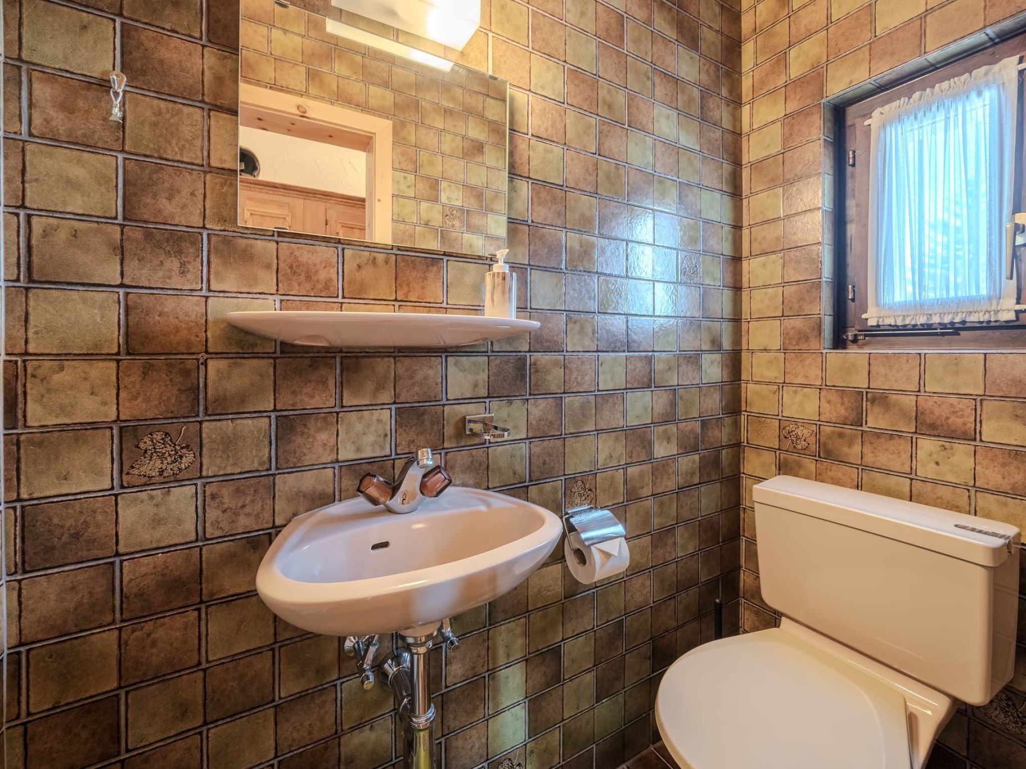 Photo of Chalet Marmotta 2 by Arosa Vacations Ferienhaus, Dusche und Bad, WC, 3 Schlafräu