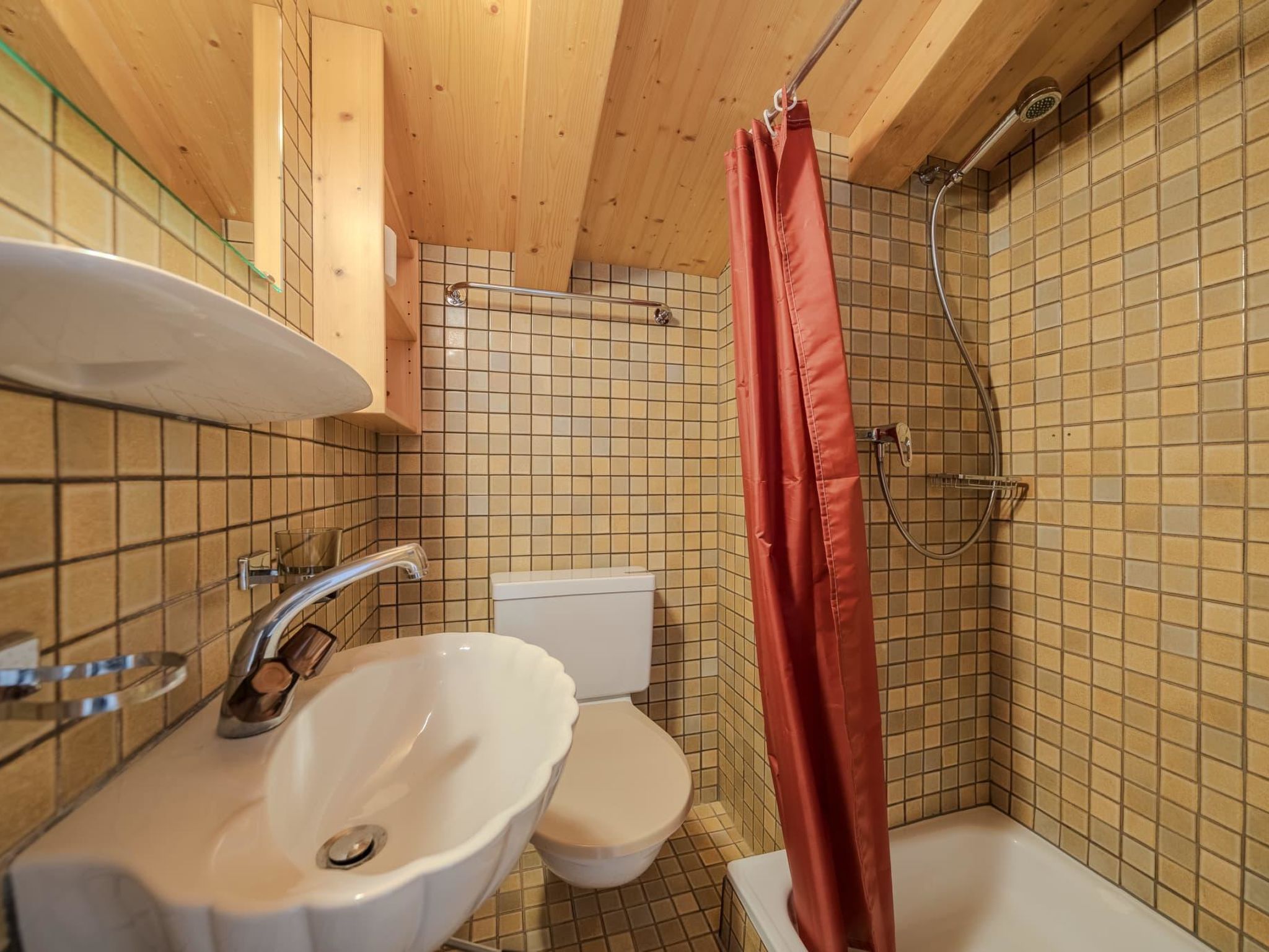 Photo of Chalet Marmotta 2 by Arosa Vacations Ferienhaus, Dusche und Bad, WC, 3 Schlafräu