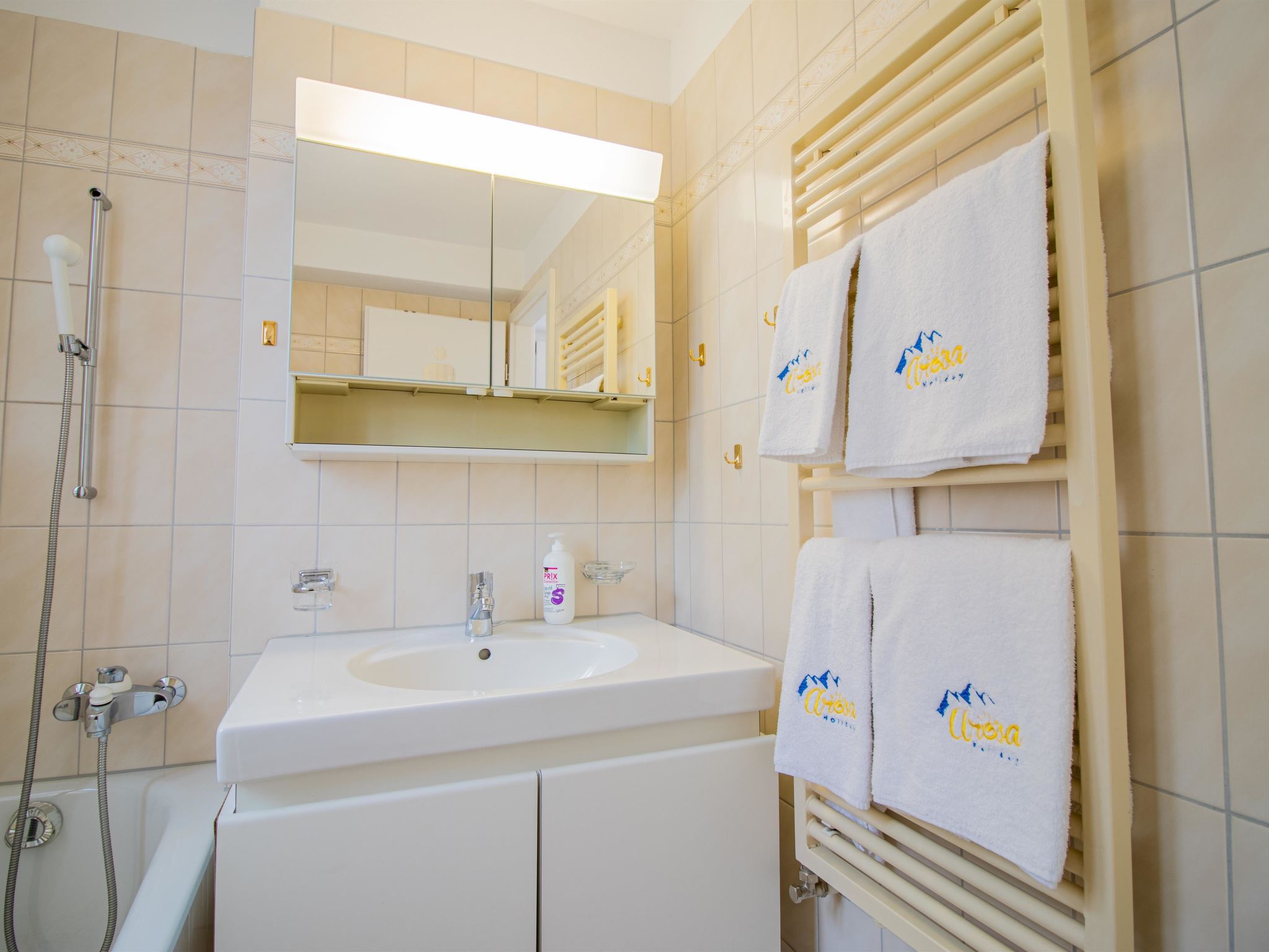 Photo of Hermann 1 by Arosa Holiday Appartement/Fewo, Bad, WC, 8-Bettwohnung Hermann 1