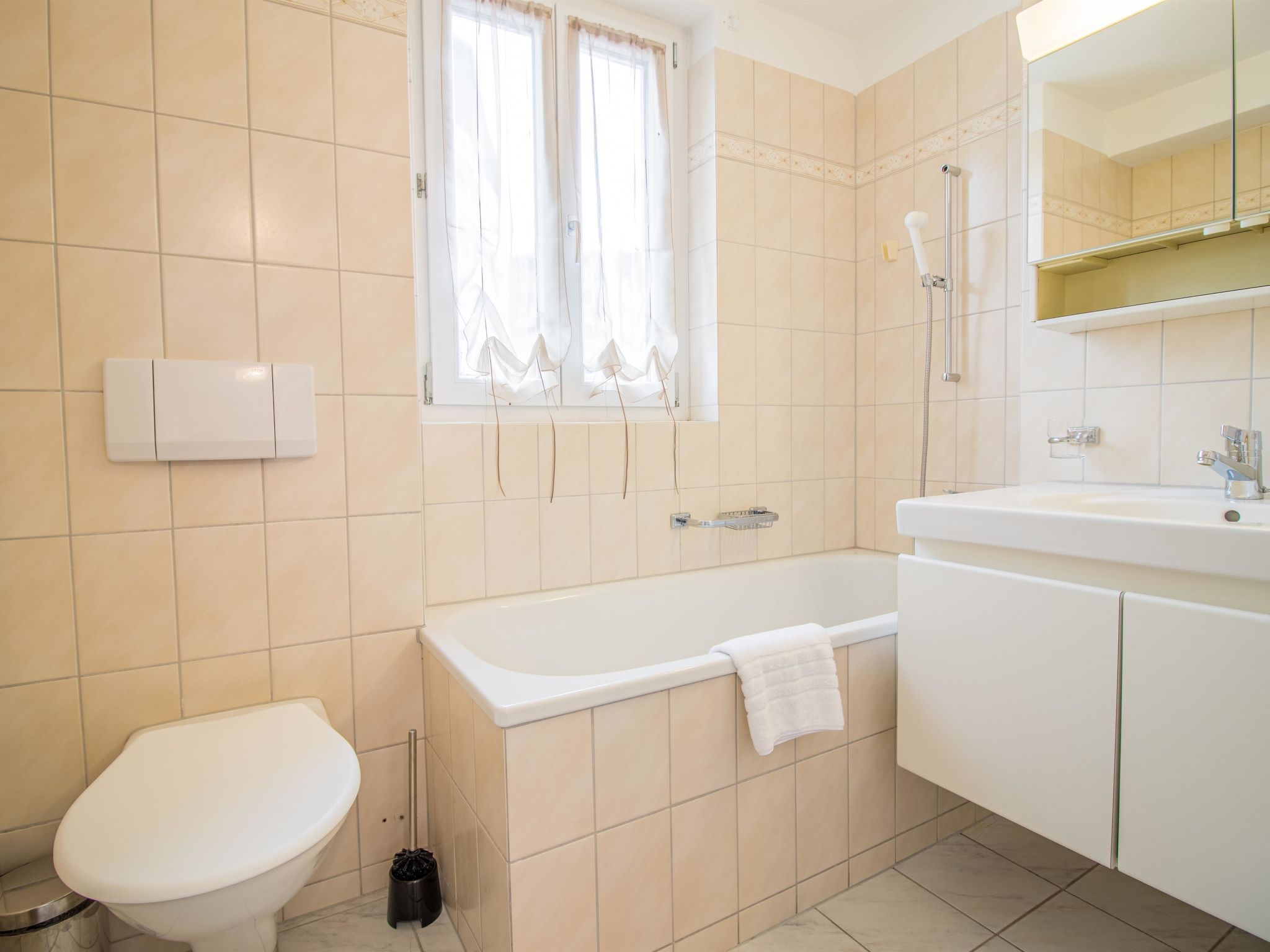 Photo of Hermann 1 by Arosa Holiday Appartement/Fewo, Bad, WC, 8-Bettwohnung Hermann 1