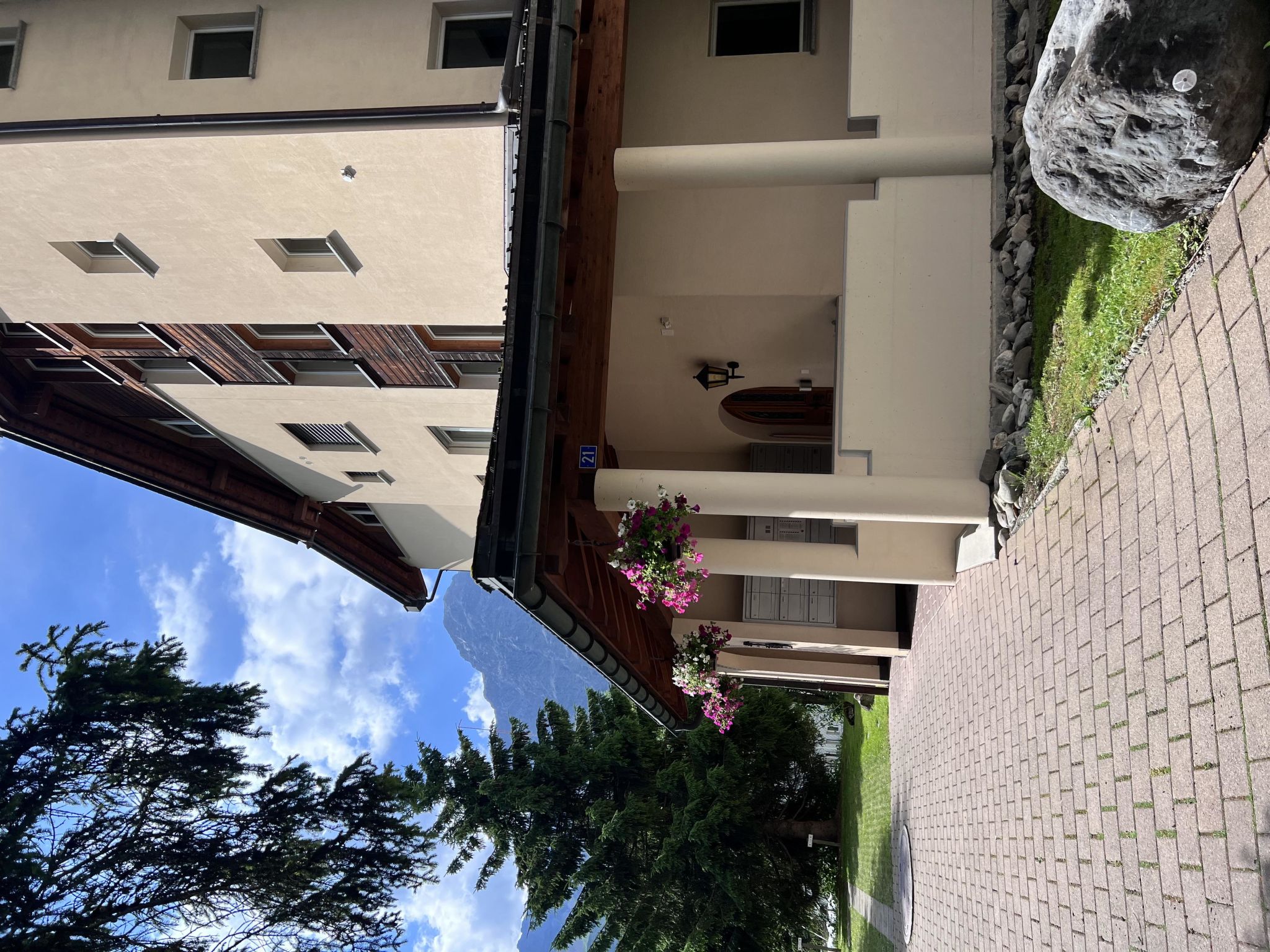 Photo of Jama Stay - Frisch renoviert und zentral in Arosa