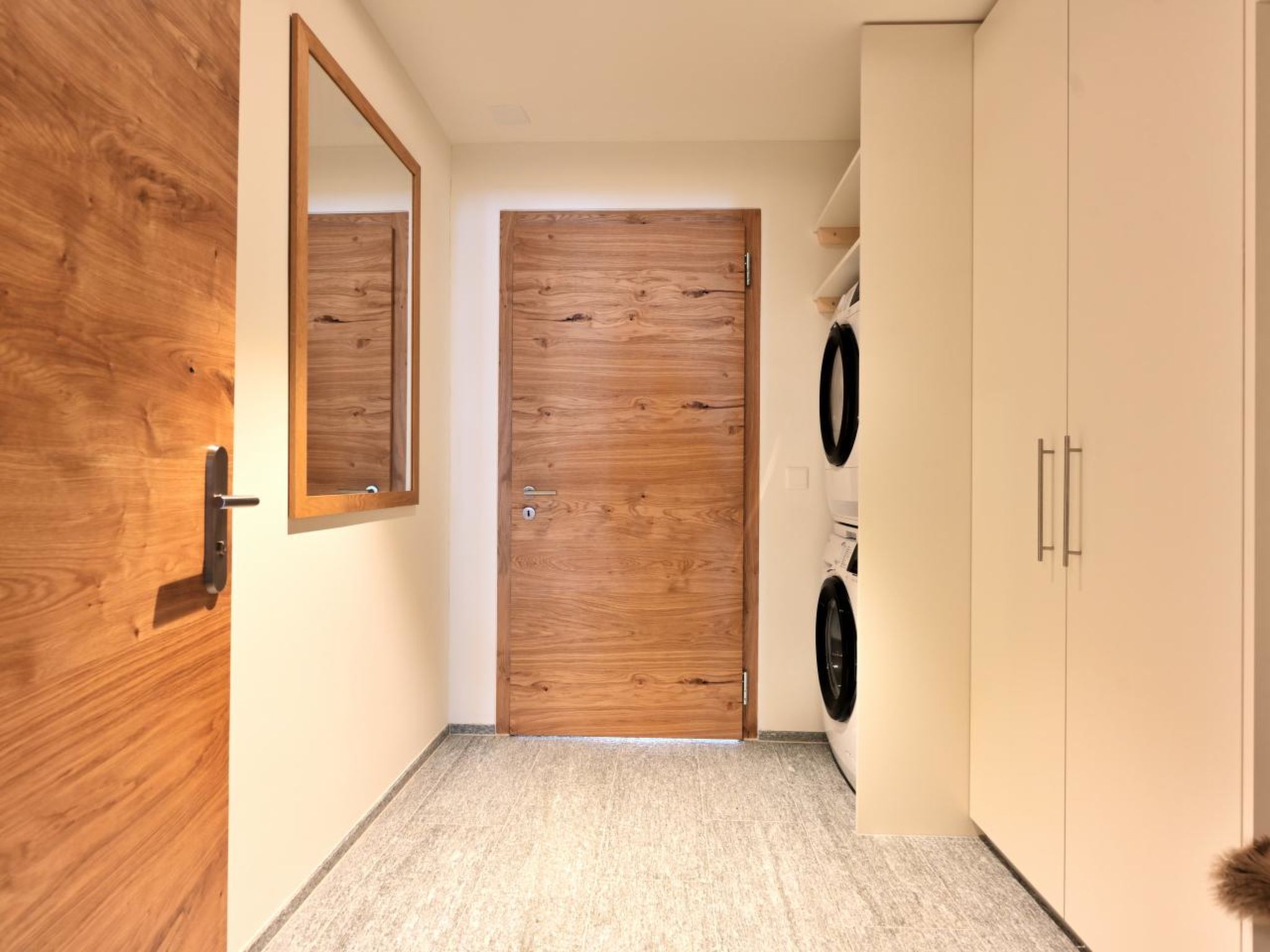 Photo of 2.5-Zi-Wohnung mit stilvollem Bad, zentral & ruhig