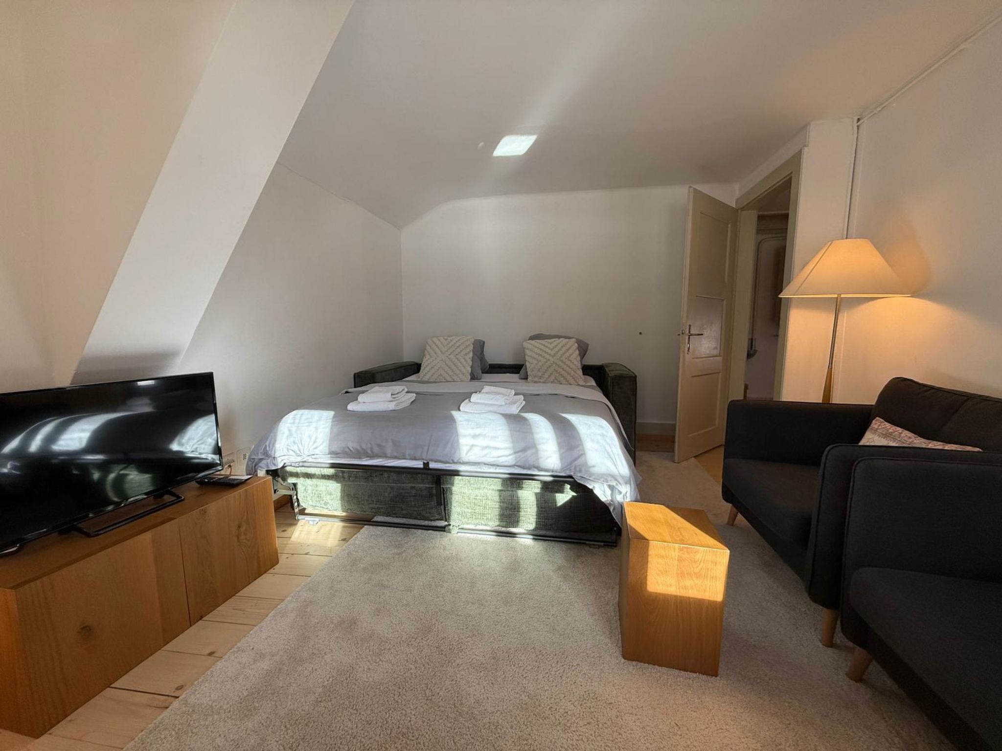 Photo of Pradella 2 by Arosa Holiday Studio, Dusche und Badewanne, 4-Bettwohnung