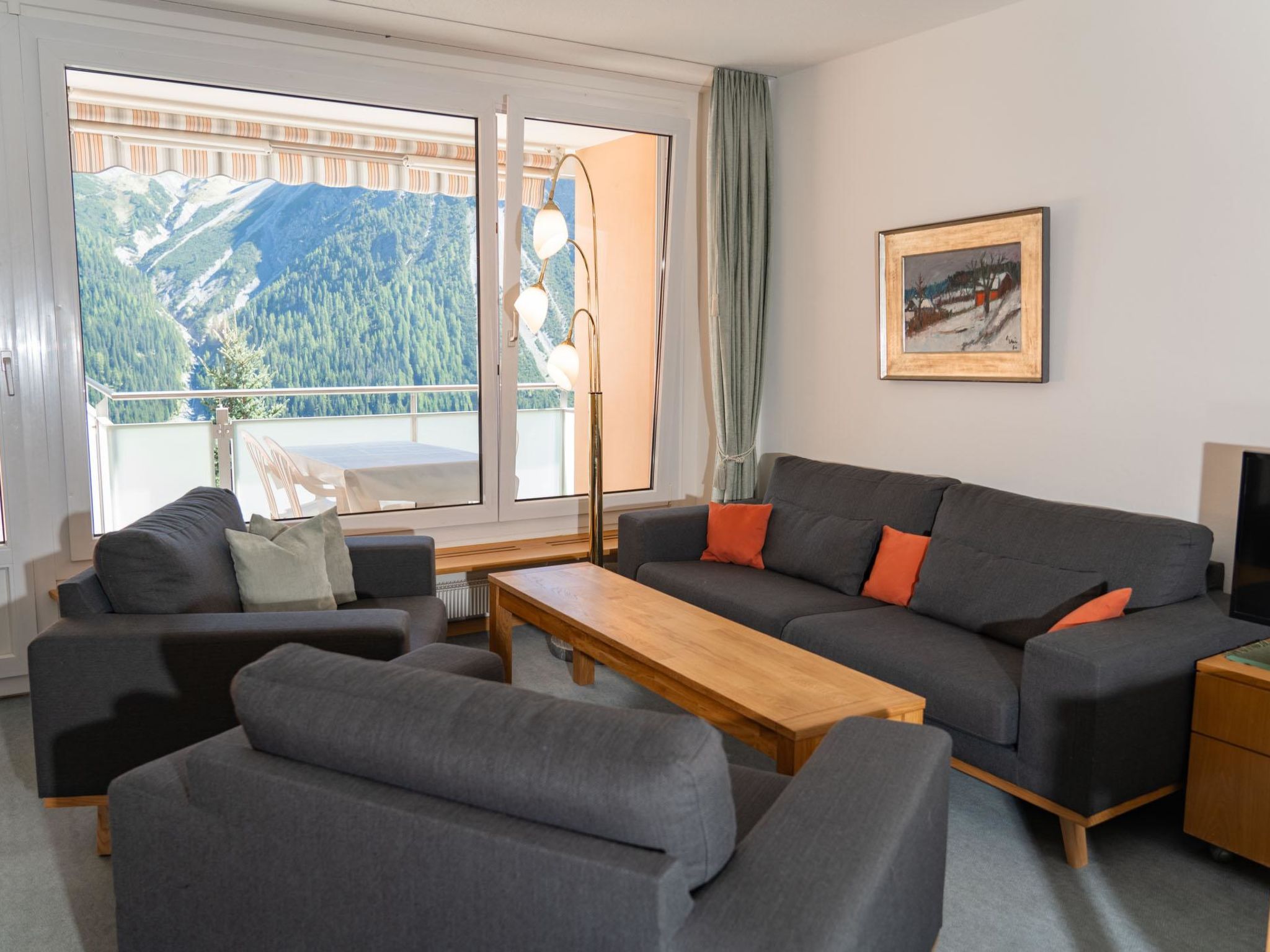 Photo of Praktische Wohnung an grossartiger Lage mit Blick