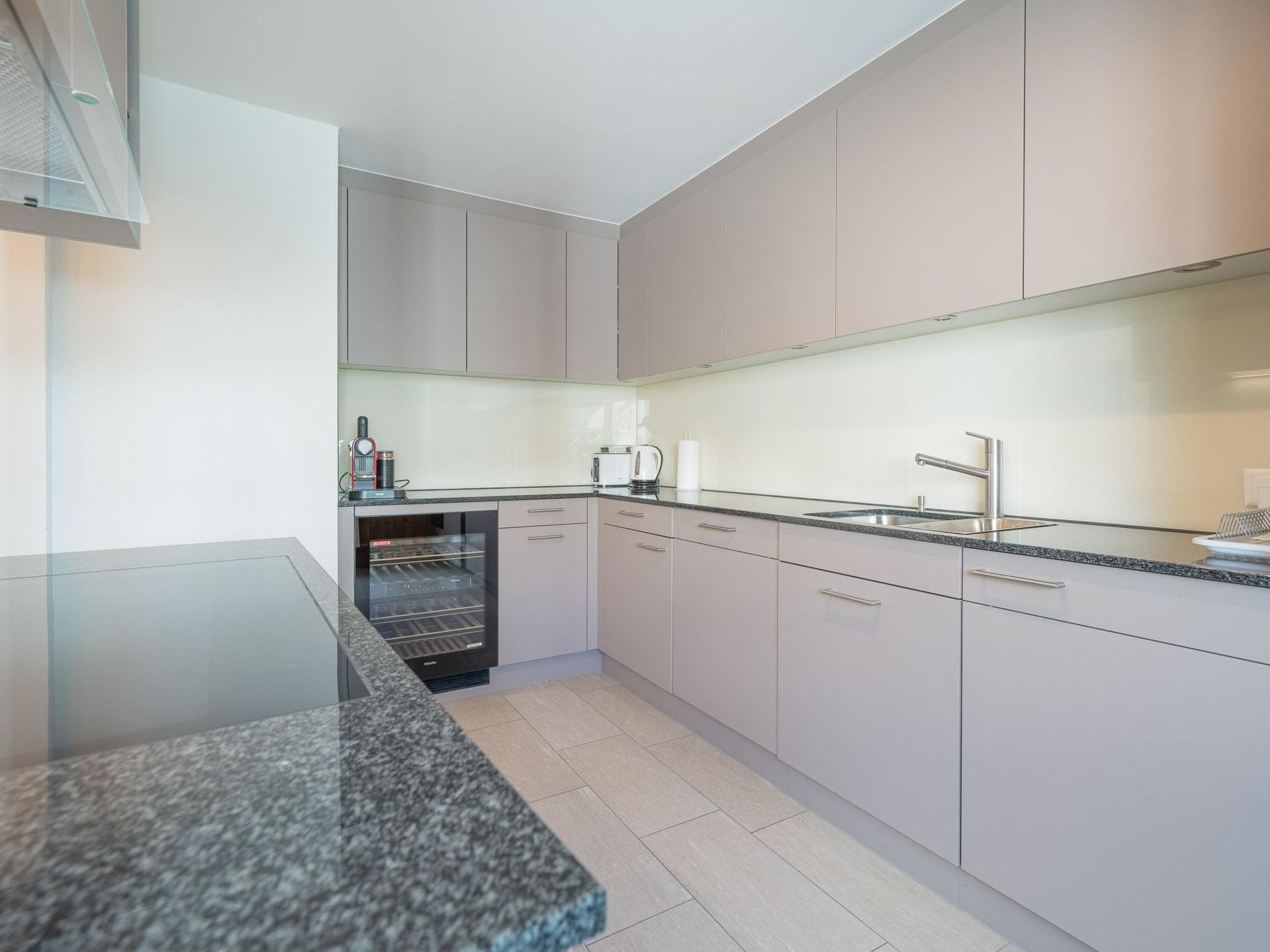Photo of Viktoria A44 by Arosa Vacations Appartement/Fewo, Dusche und Badewanne, 2 Schlaf