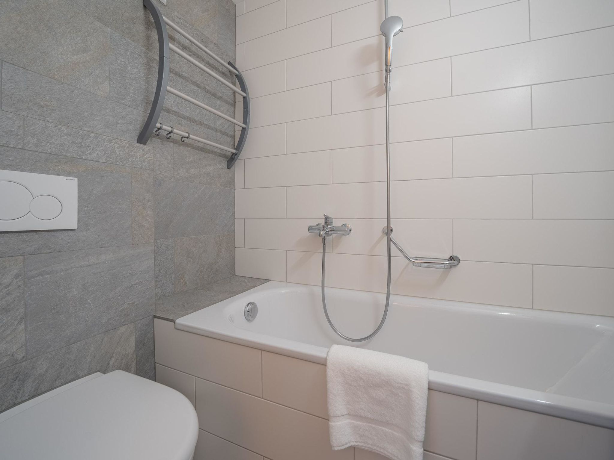 Photo of Viktoria A44 by Arosa Vacations Appartement/Fewo, Dusche und Badewanne, 2 Schlaf
