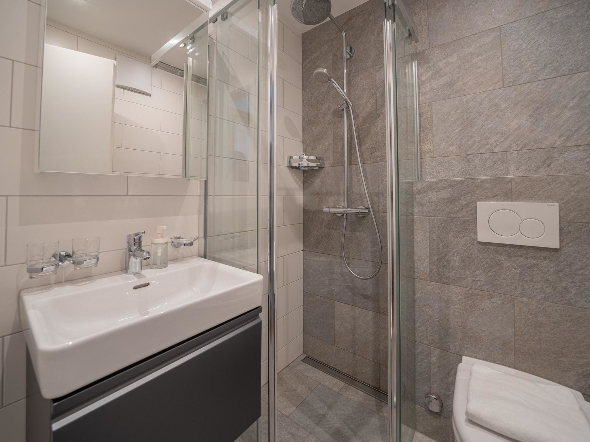 Photo of Viktoria A44 by Arosa Vacations Appartement/Fewo, Dusche und Badewanne, 2 Schlaf