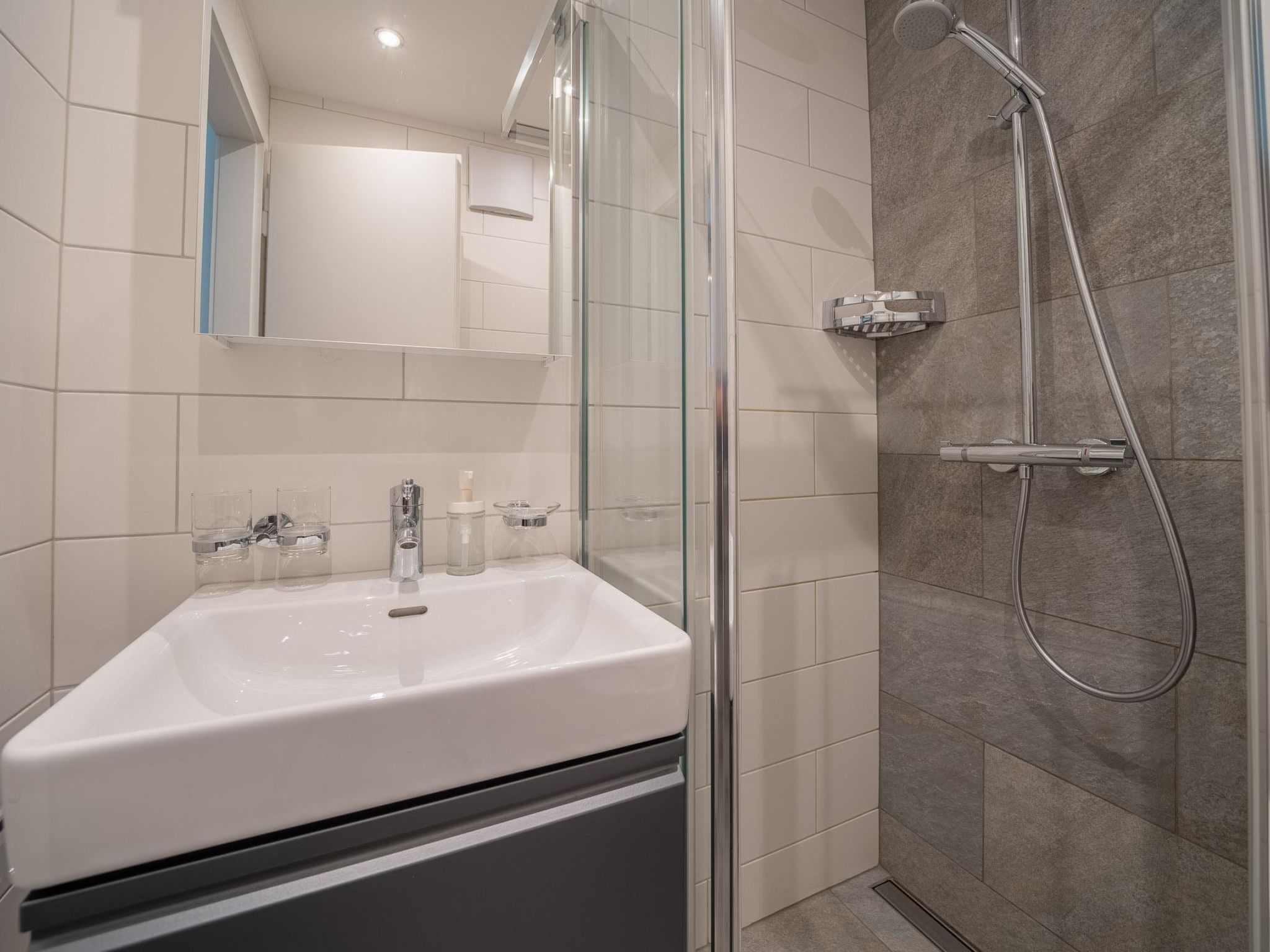 Photo of Viktoria A44 by Arosa Vacations Appartement/Fewo, Dusche und Badewanne, 2 Schlaf