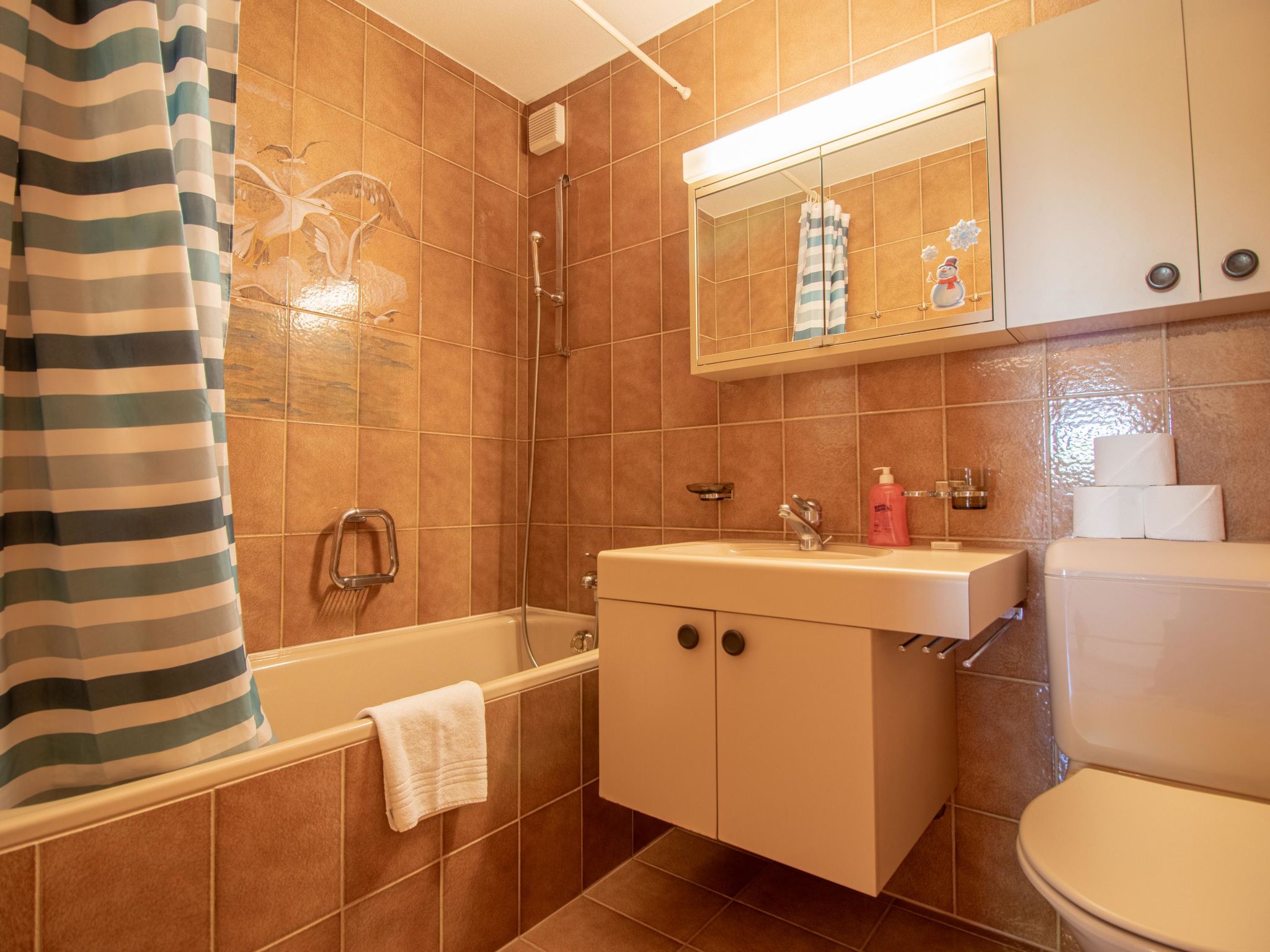 Photo of Brüggli A-24 by Arosa Holiday Appartement/Fewo, Bad, WC, 3-Bettwohnung