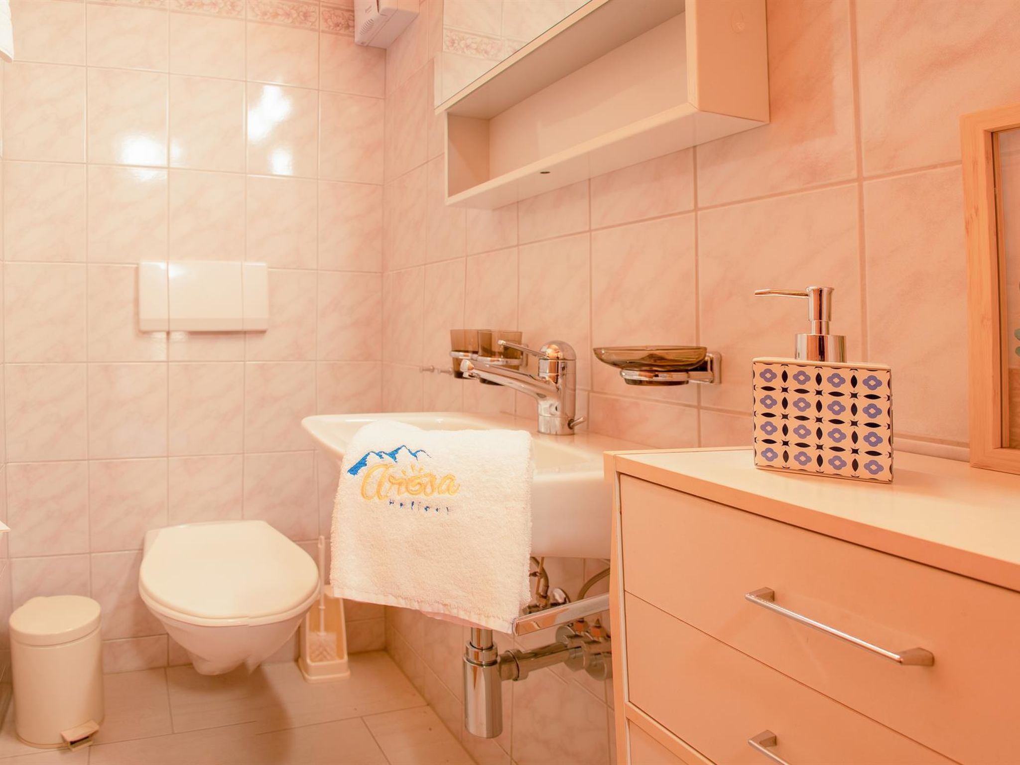 Photo of Furkablick Yvonne by Arosa Holiday Appartement/Fewo, Bad, WC Furkablick Yvonnne