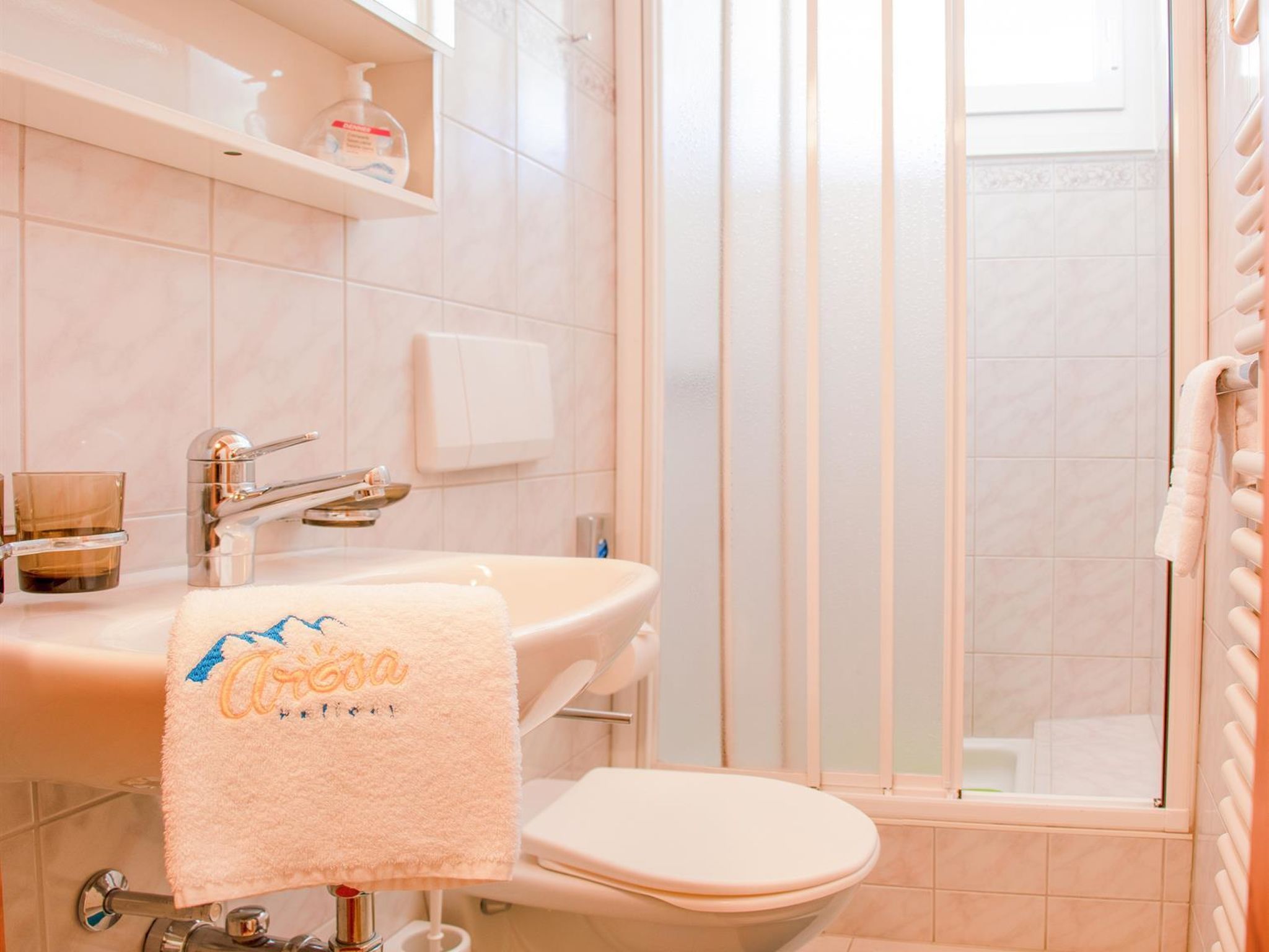 Photo of Furkablick Yvonne by Arosa Holiday Appartement/Fewo, Bad, WC Furkablick Yvonnne