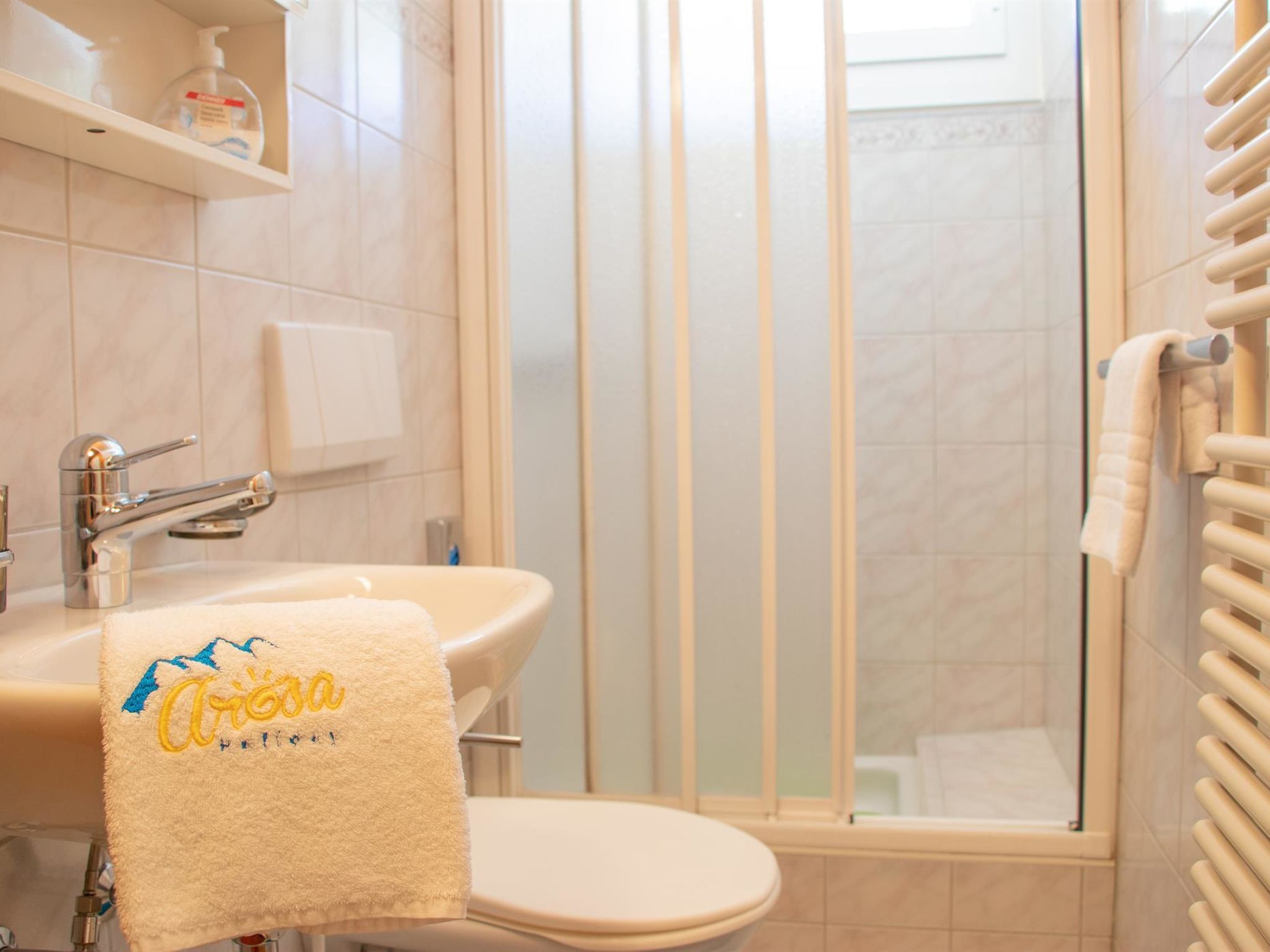 Photo of Furkablick Yvonne by Arosa Holiday Appartement/Fewo, Bad, WC Furkablick Yvonnne