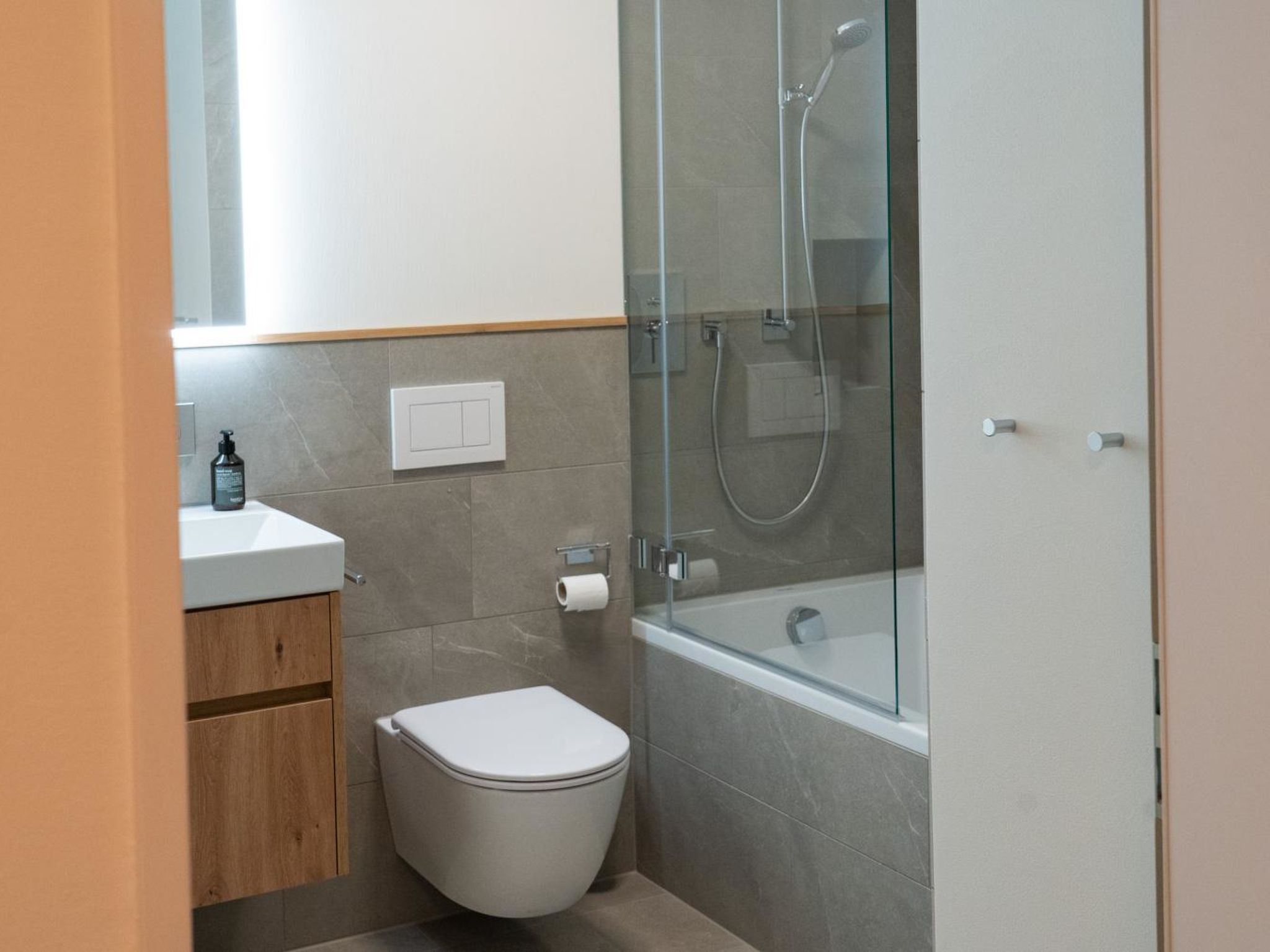 Photo of Appartemen, Dusche und Bad, WC, 6-Bettwohnung