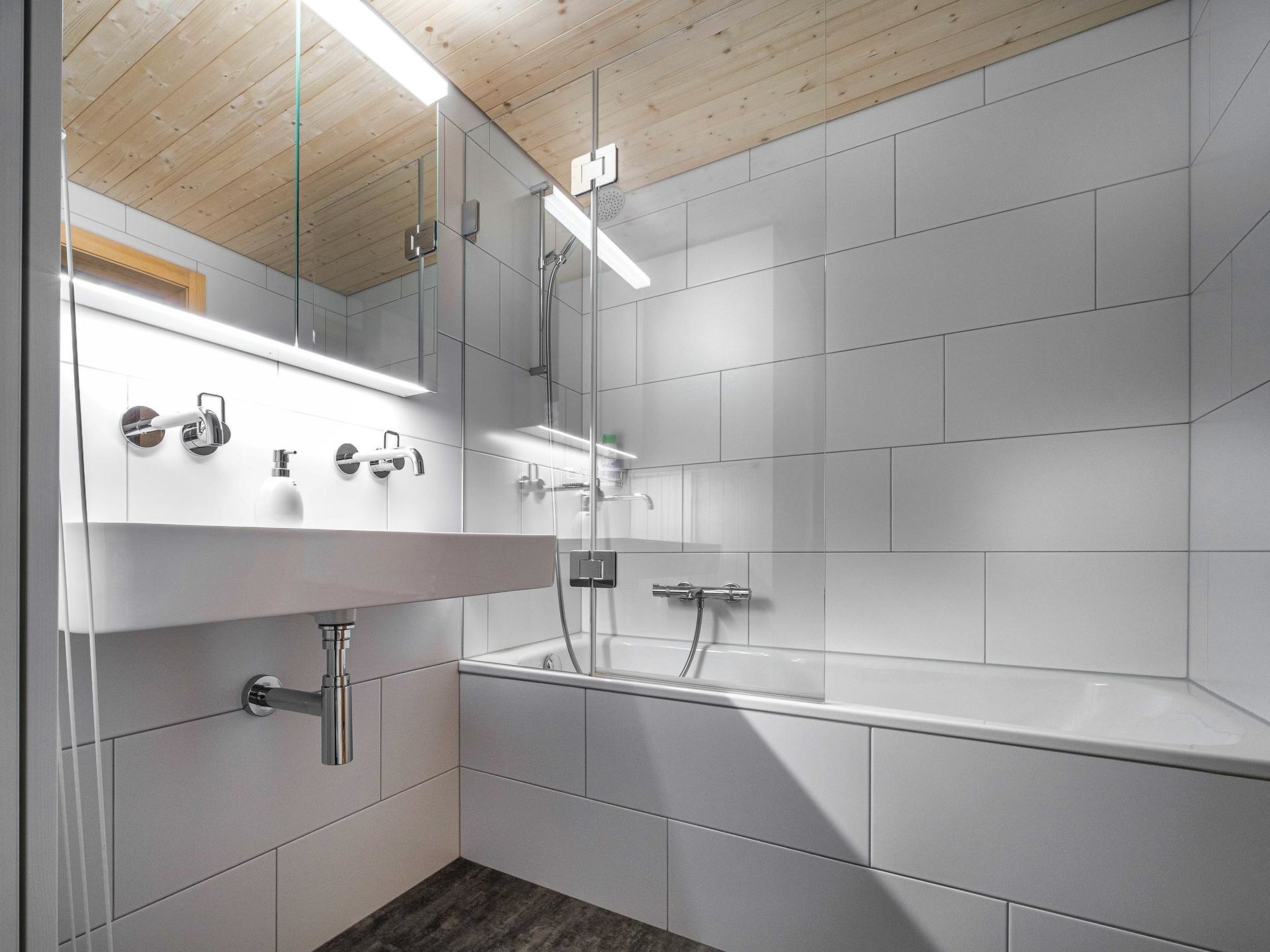 Photo of Nühus 1. OG Appartement/Fewo, Bad, WC, 6-Bettwohnung