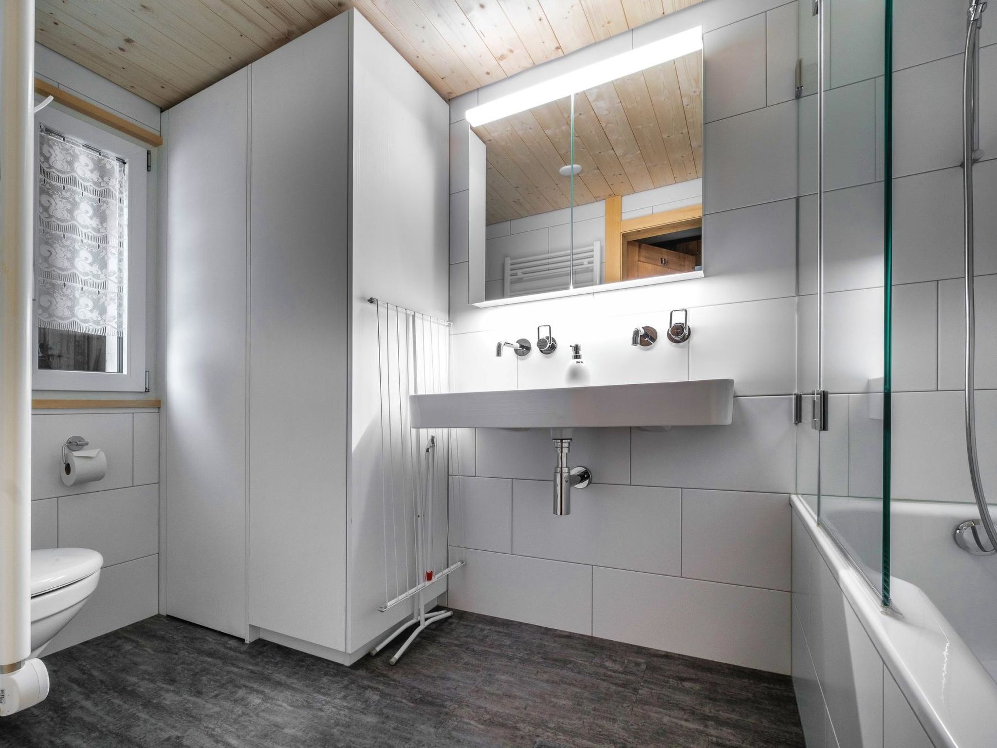Photo of Nühus 1. OG Appartement/Fewo, Bad, WC, 6-Bettwohnung