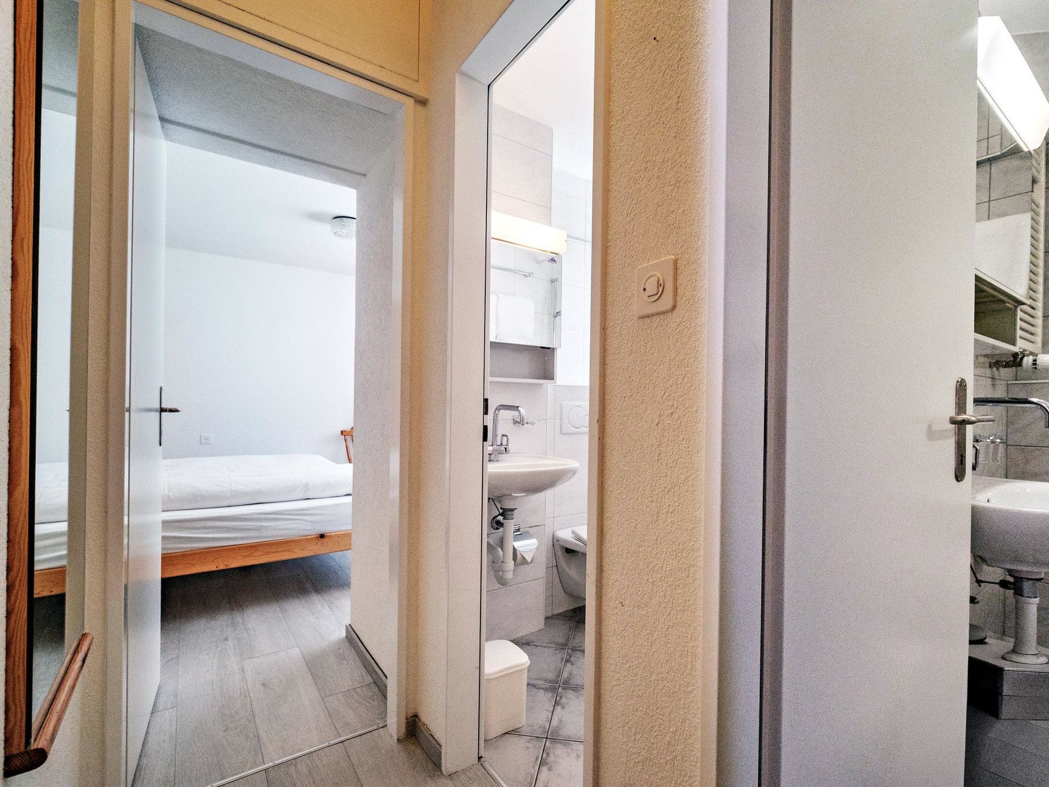 Photo of Paradies 001 Appartement/Fewo, Bad, WC, 6-Bettwohnung 6-Bettwohnung