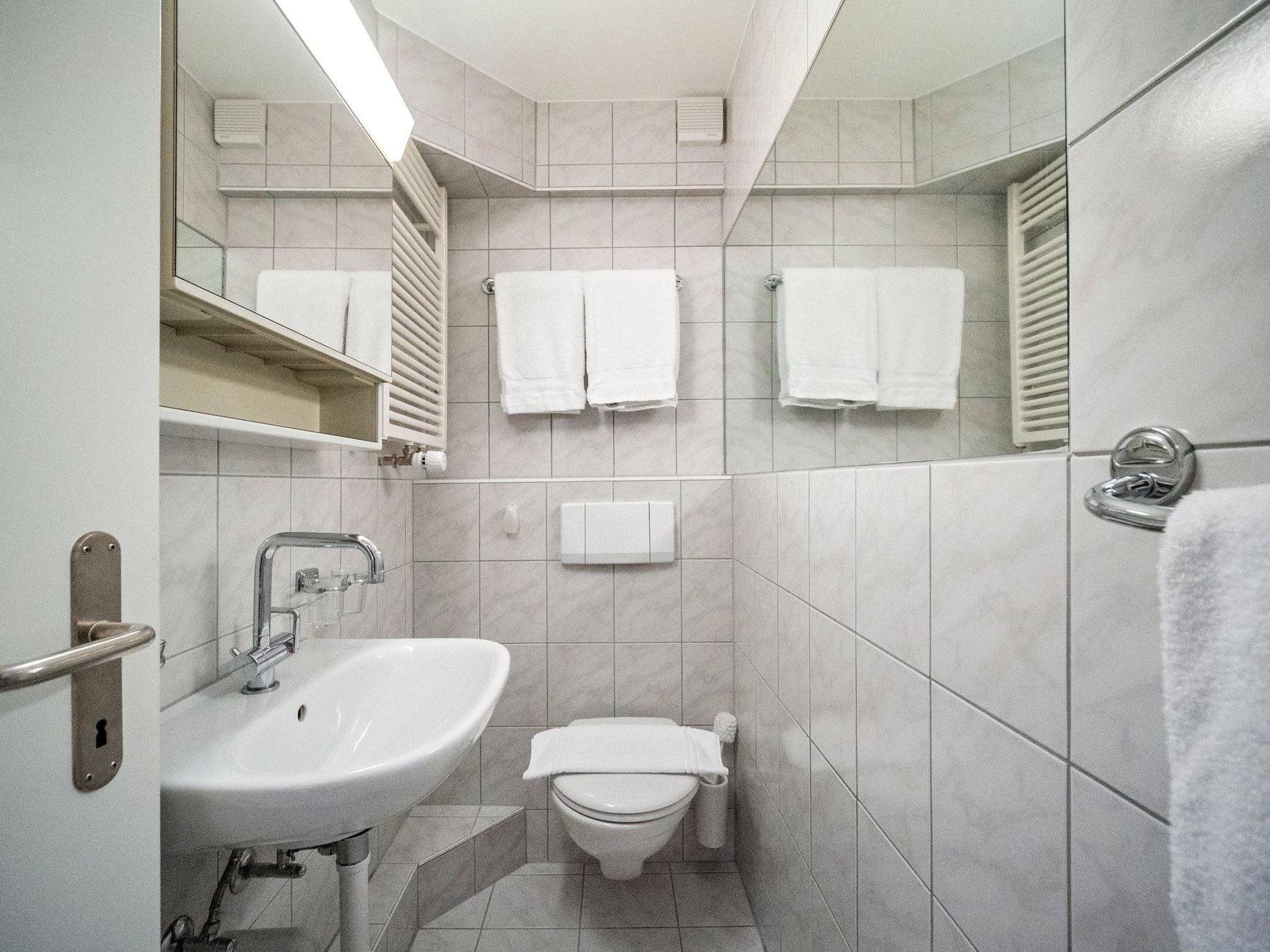 Photo of Paradies 001 Appartement/Fewo, Bad, WC, 6-Bettwohnung 6-Bettwohnung
