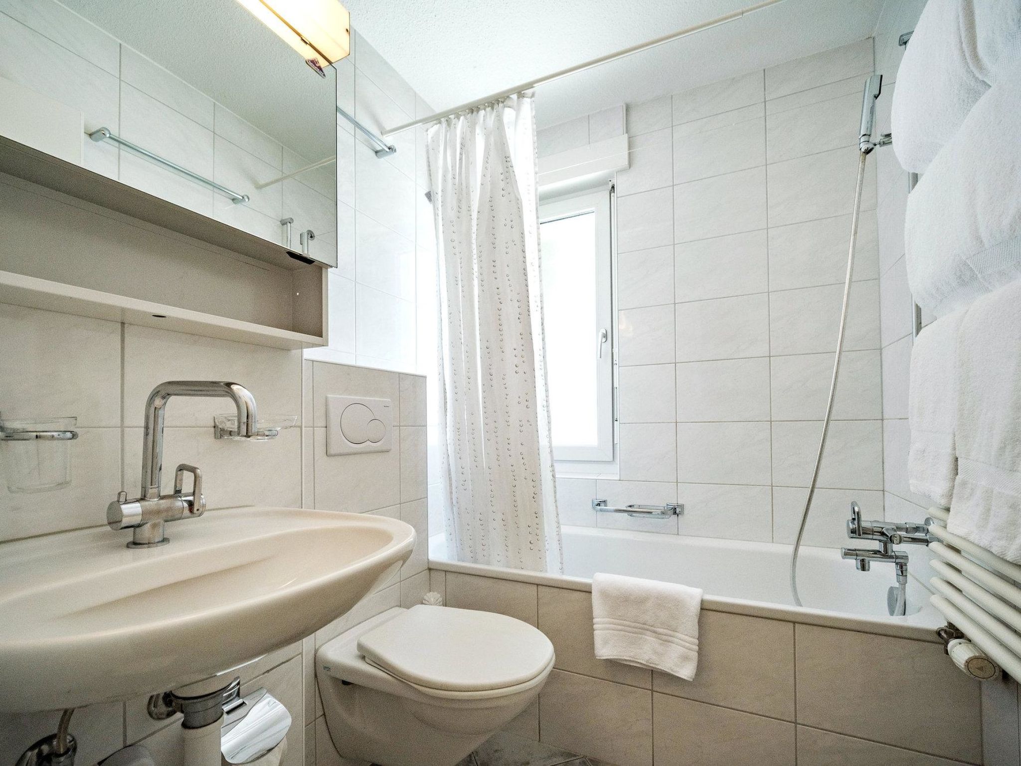 Photo of Paradies 001 Appartement/Fewo, Bad, WC, 6-Bettwohnung 6-Bettwohnung