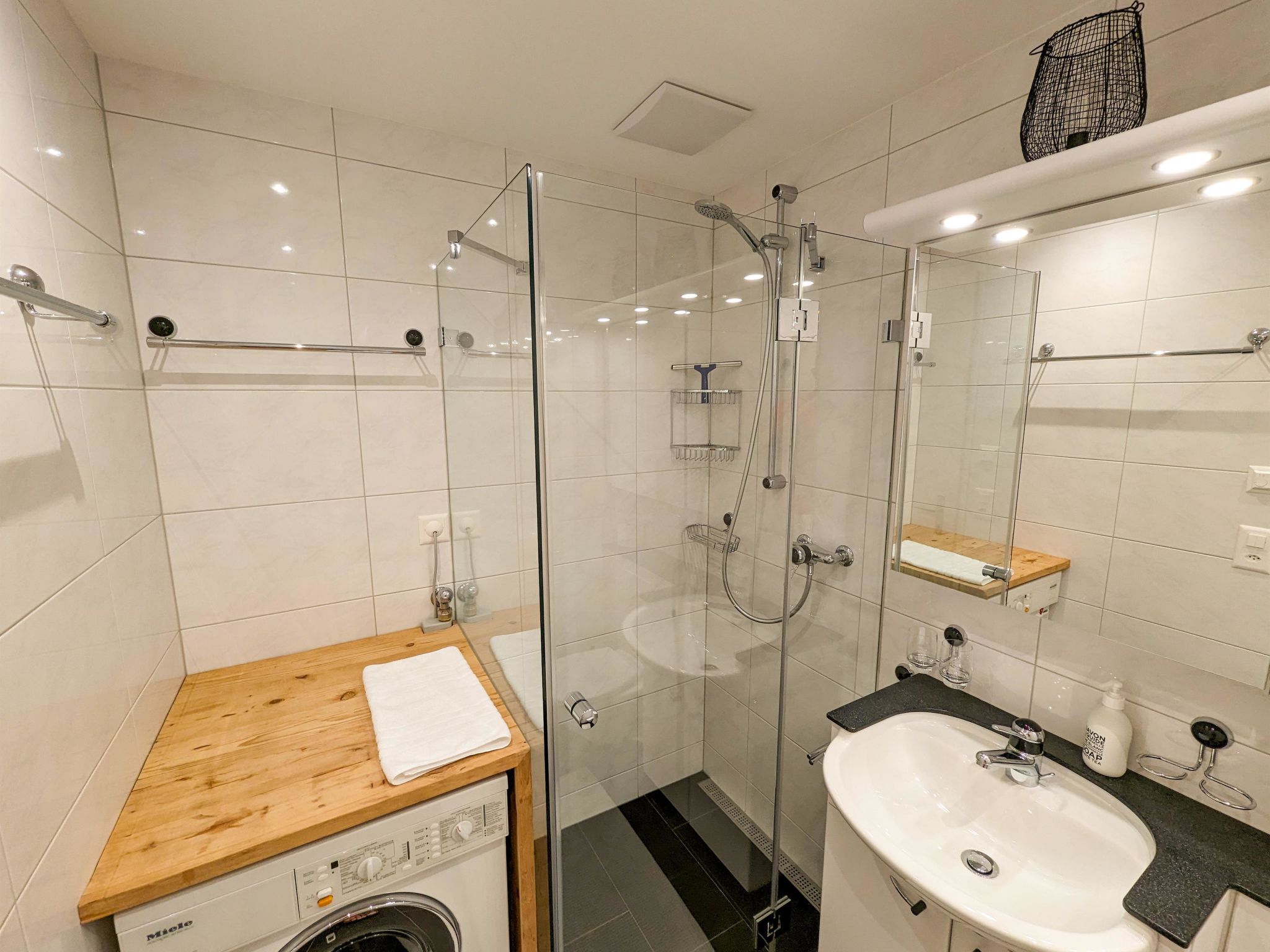 Photo of Viktoria A39 by Arosa Holiday Appartement/Fewo, Dusche, WC, 6-Bettwohnung