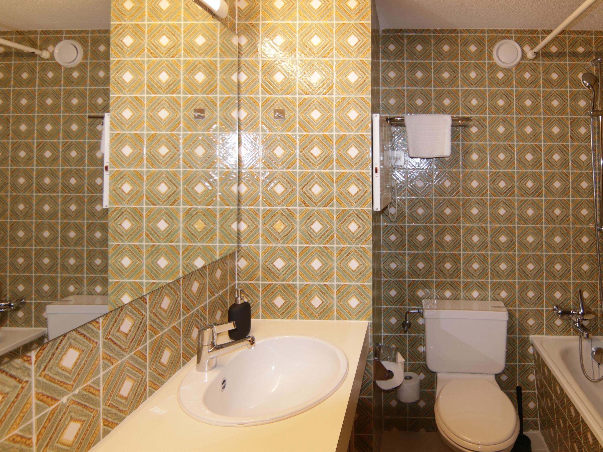 Photo of Rothornblick 28 by Arosa Holiday Appartement/Fewo, Bad, WC, 4-Bettwohnung