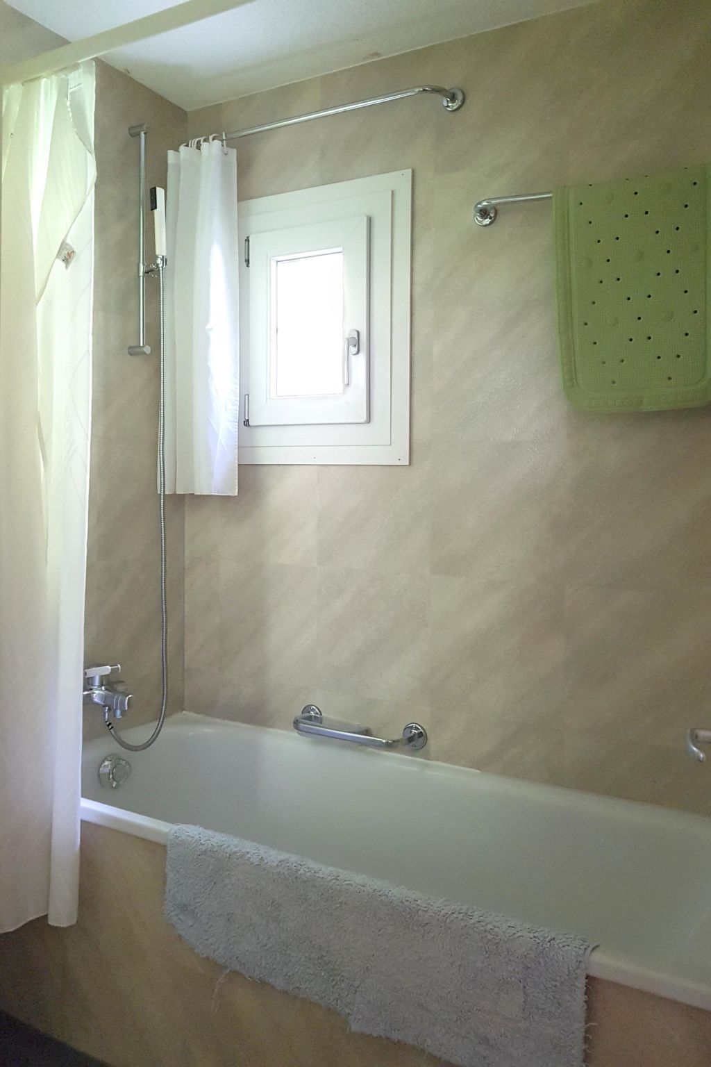 Photo of Chalet Willi-2.OG Appartement/Fewo, Dusche und Bad, WC, 6-Bettwohnung
