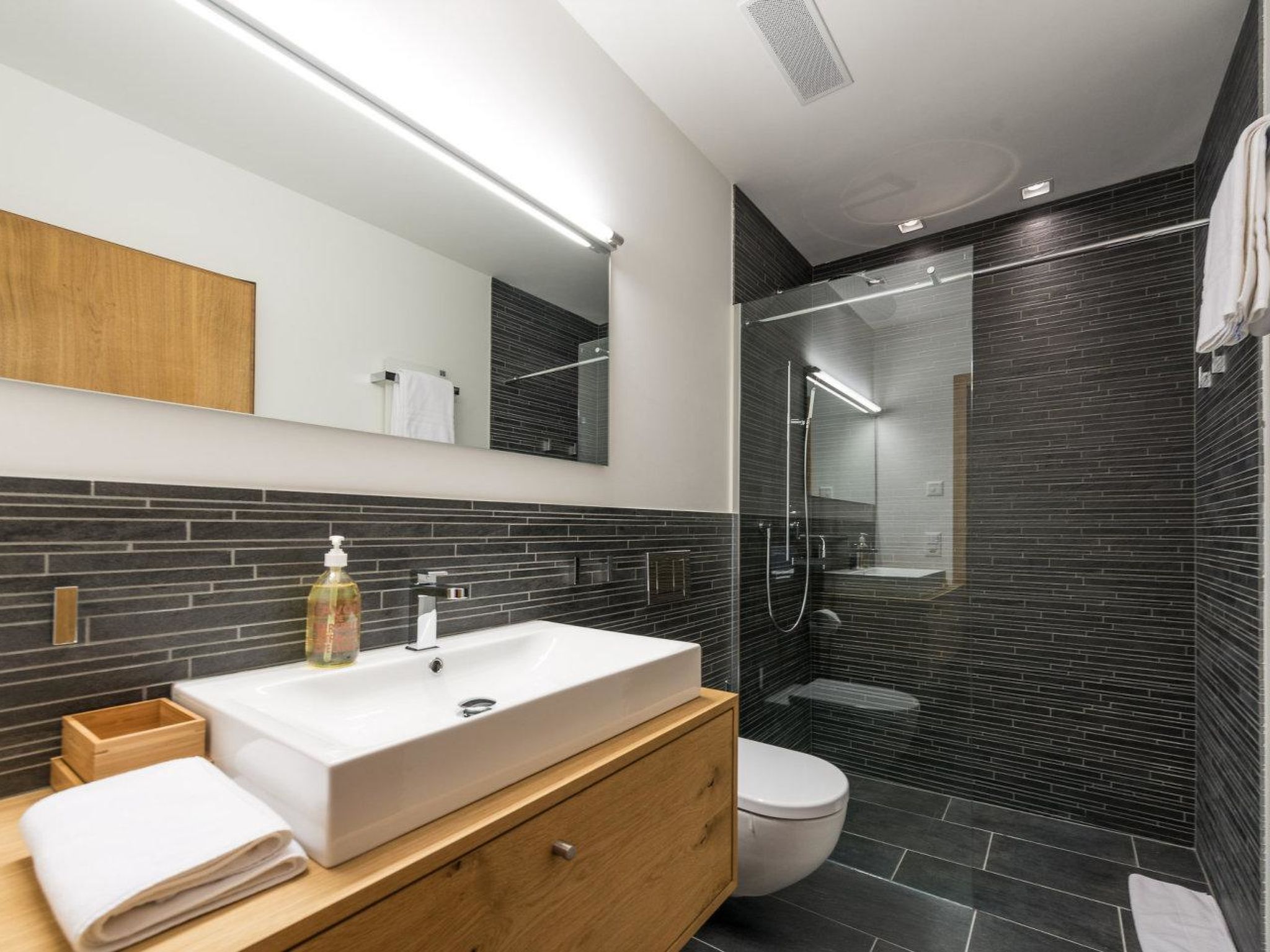 Photo of 80m2 Luxus Ferienwohnung im Parterre, 4 Betten