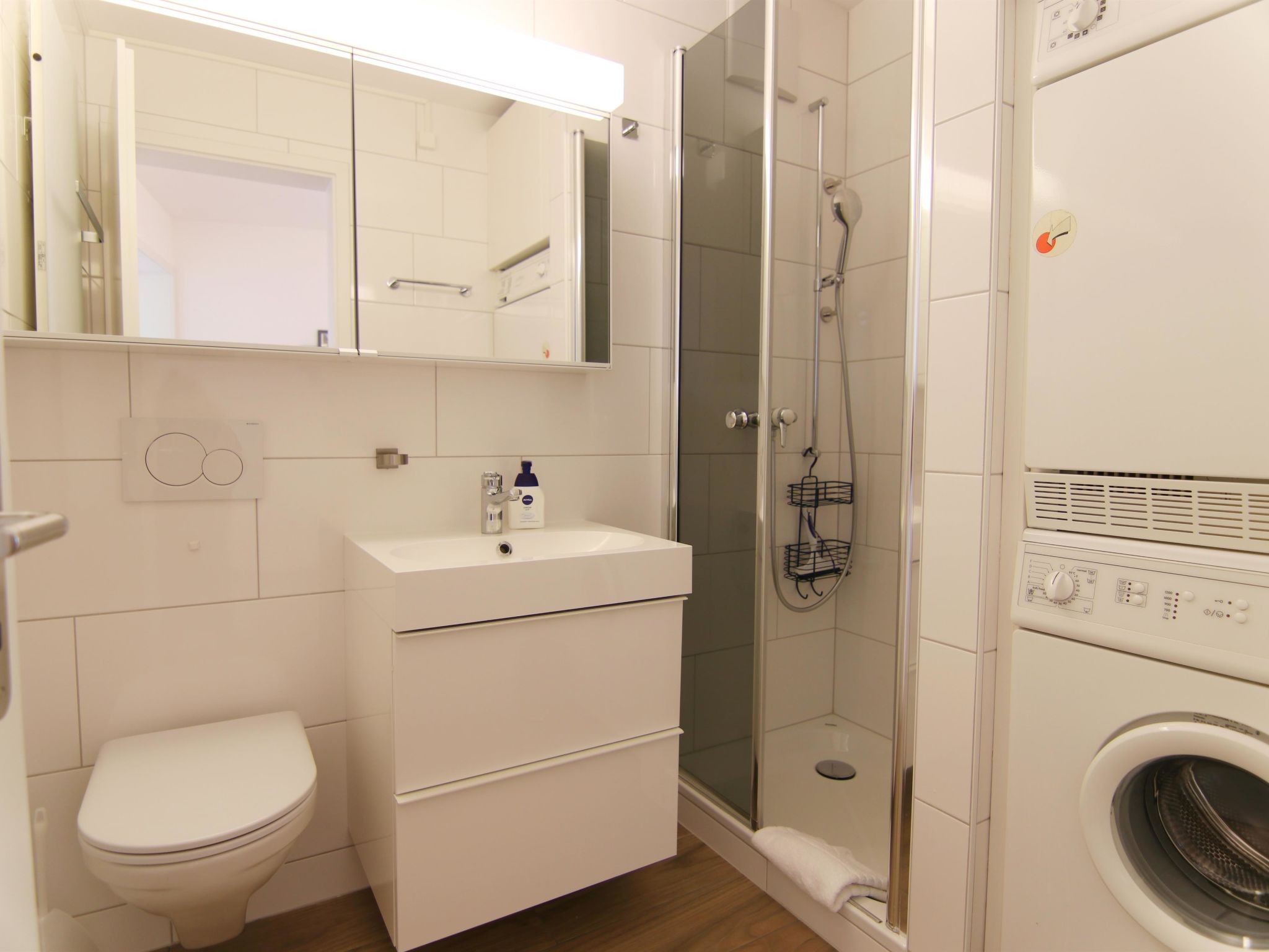 Photo of Viktoria B16 by Arosa Holiday Appartement/Fewo, Dusche oder Bad, WC, 4-Bettwohnu