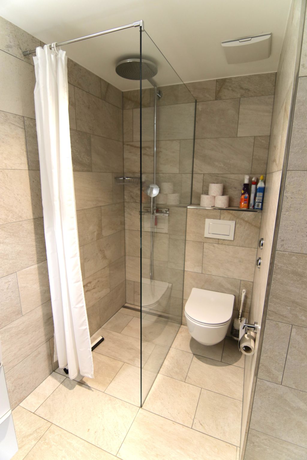 Photo of Jäggi 44 by Arosa Holiday Appartement/Fewo, Dusche und Bad, WC, 3-Bettwohnung