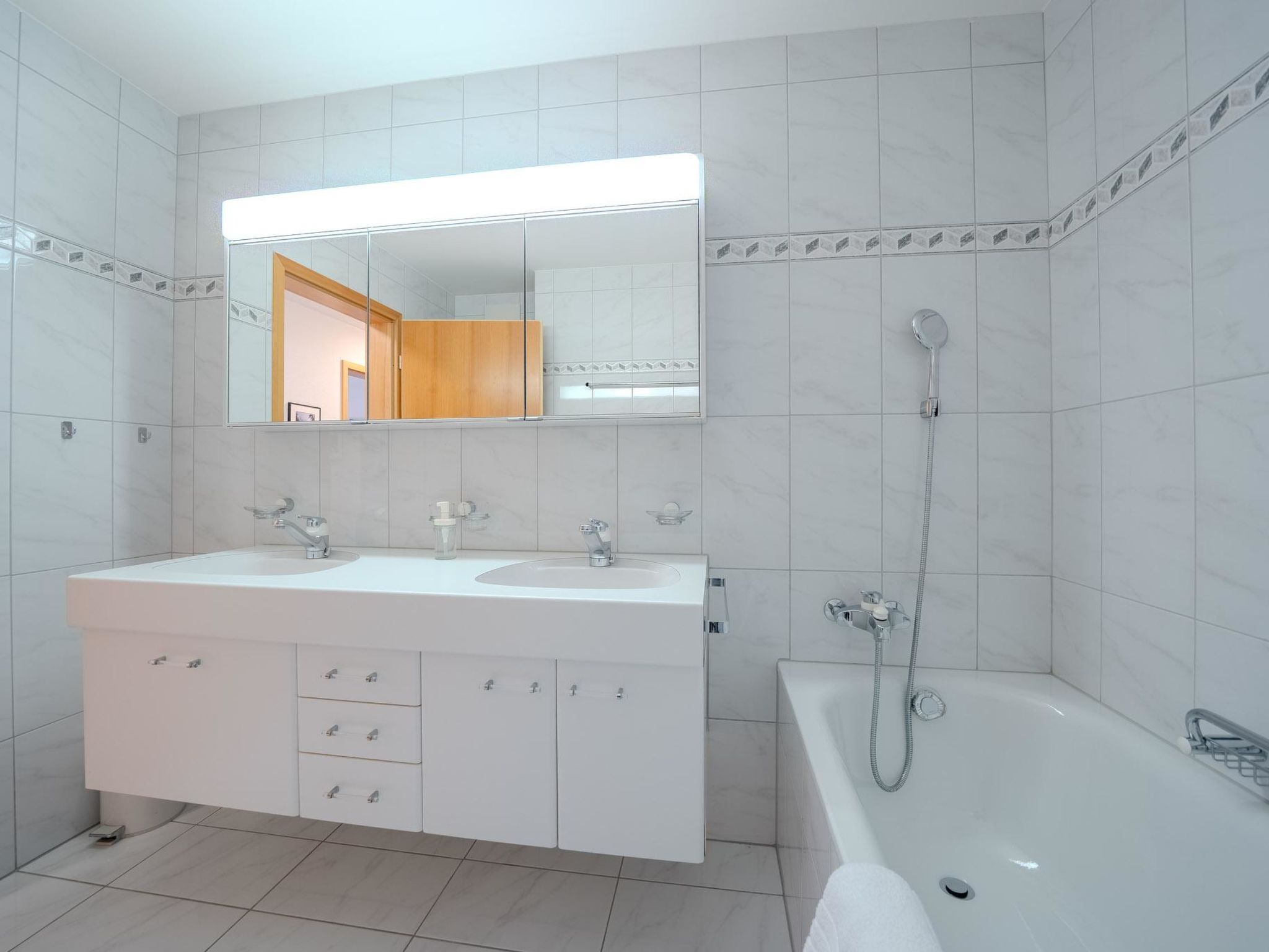 Photo of Casa Cresta C32 by Arosa Vacations Appartement/Fewo, Dusche und Bad, WC, 2 Schla