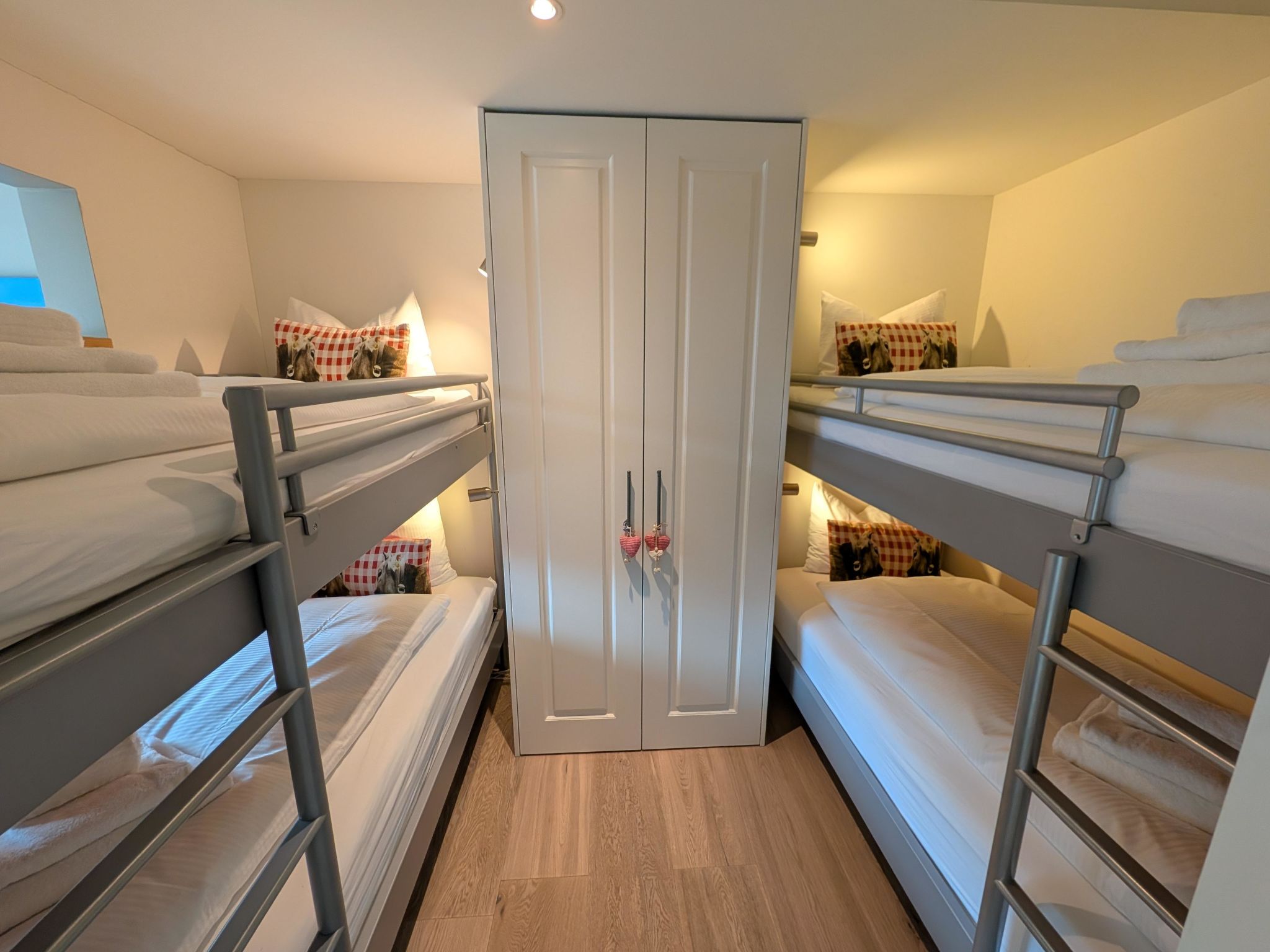 Photo of Eden 2 by Arosa Holiday Appartement/Fewo, Bad, WC, 6-Bettwohnung
