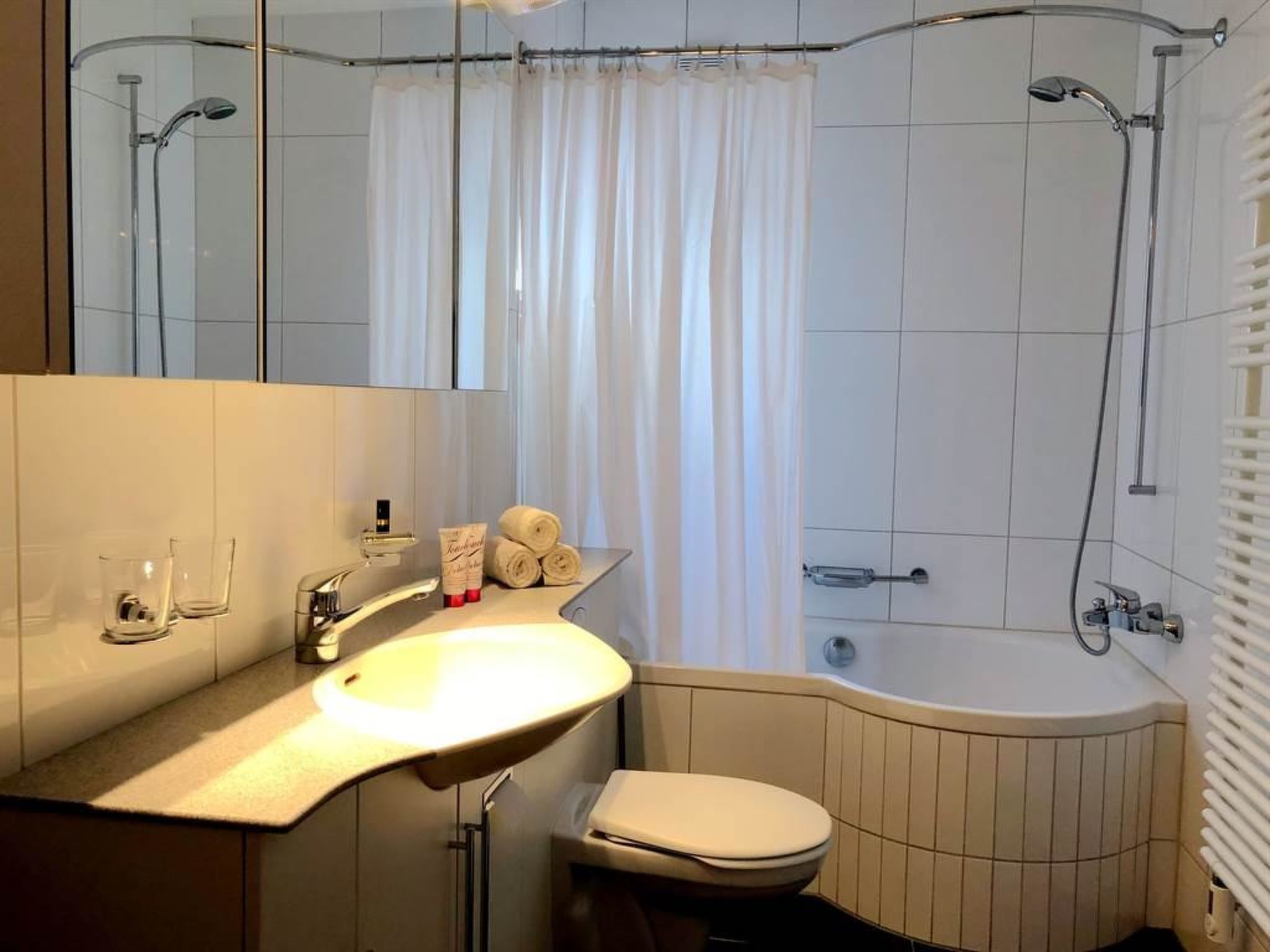 Photo of La Cabana 5 Arosa Appartement/Fewo, Dusche und Bad, WC, 6-Bettwohnung