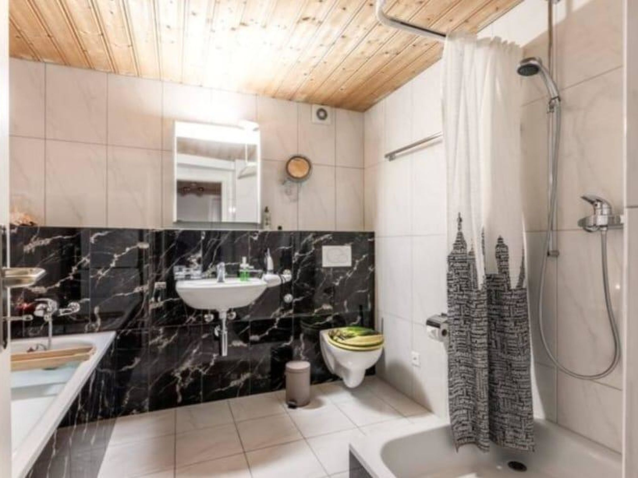 Photo of SKA Haus Appartement/Fewo, Dusche und Bad, WC, 6-Bettwohnung