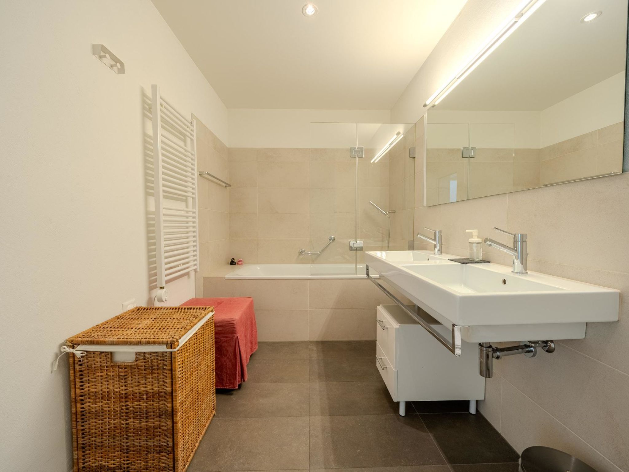 Photo of Sunnaschy Heidi by Arosa Vacations Appartement/Fewo, Dusche und Badewanne, 2 Sch
