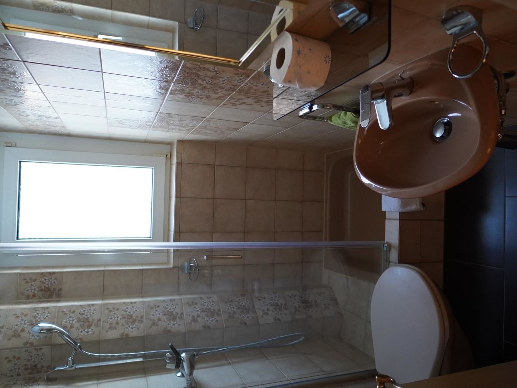 Photo of Sunnybank / 2. St. Appartement/Fewo, Dusche und Bad, WC, 9-Bettwohnung