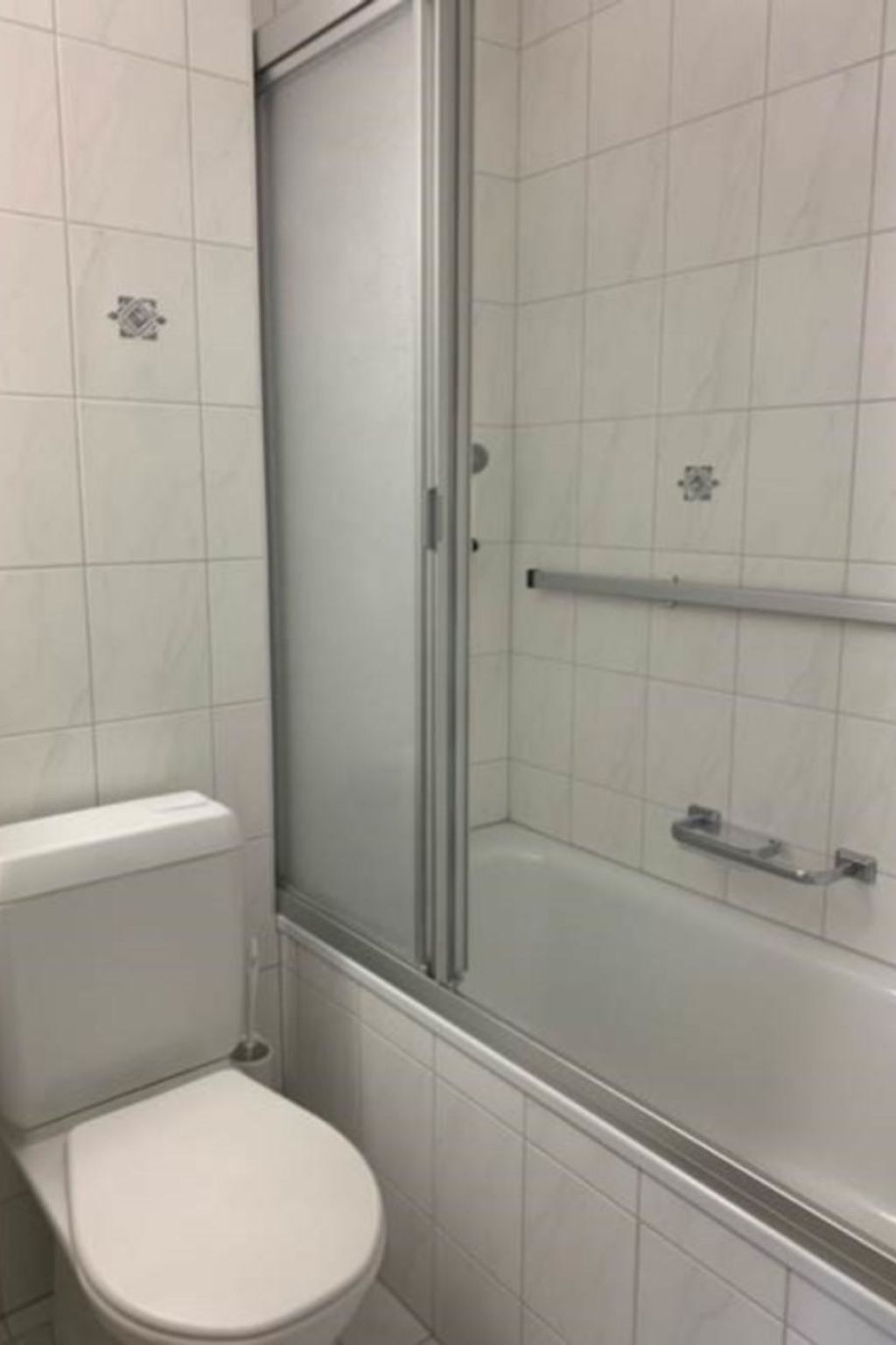 Photo of Paradies 04 Zweibettzimmer, Dusche oder Bad, WC, 2-Bettwohnung Paradies 04