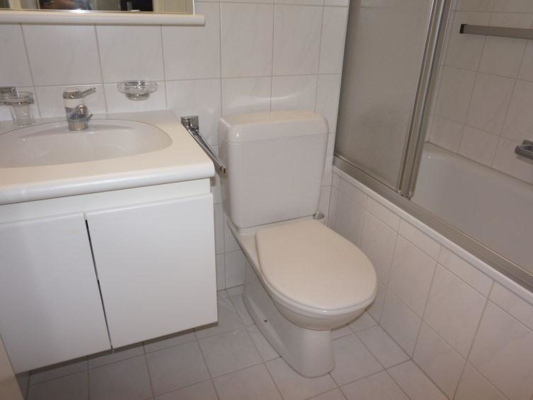 Photo of Paradies 04 Zweibettzimmer, Dusche oder Bad, WC, 2-Bettwohnung Paradies 04