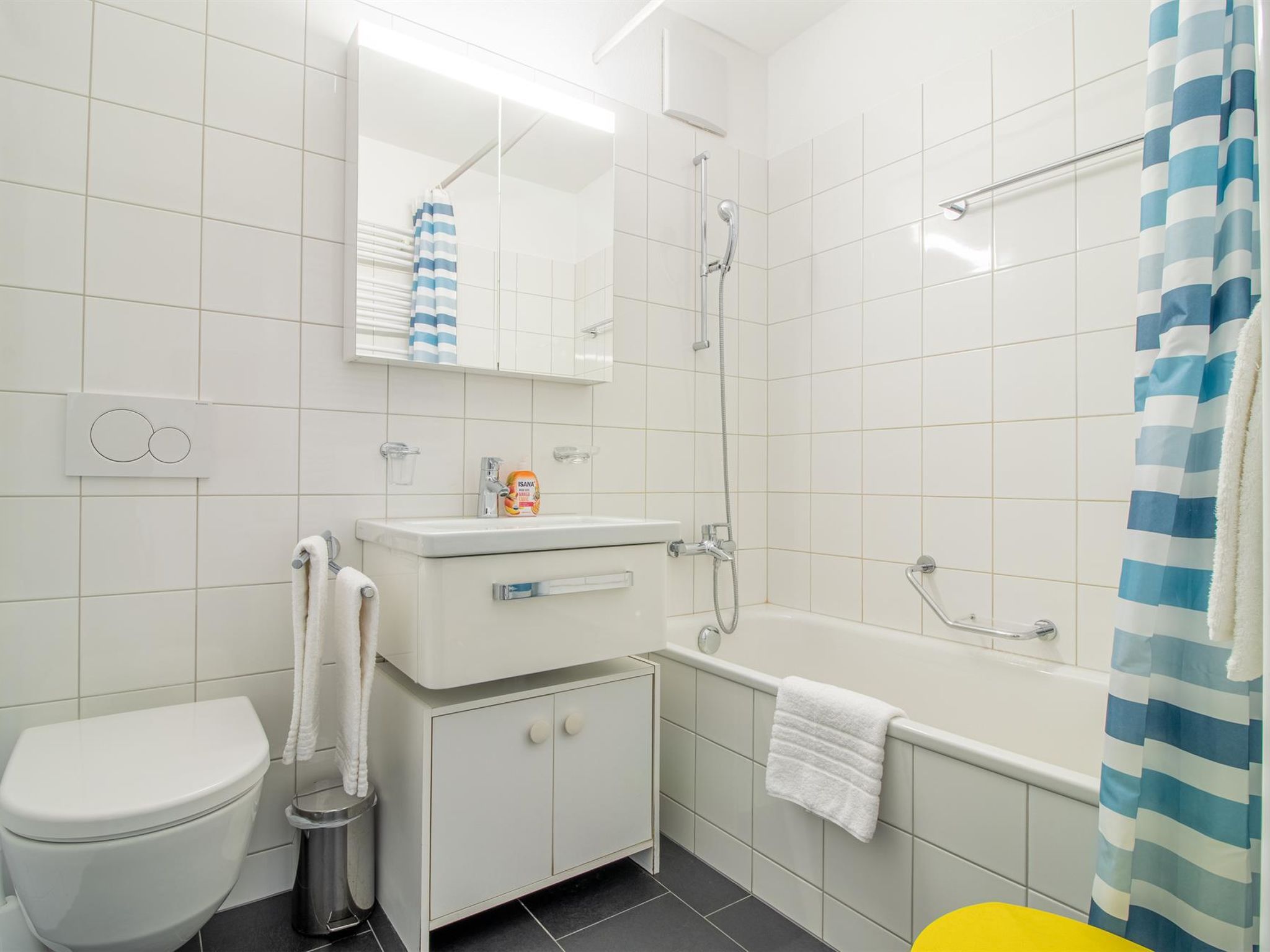 Viktoria B32 by Arosa Holiday Appartement/Fewo, Bad, WC Viktoria 32 - Image-tags.info