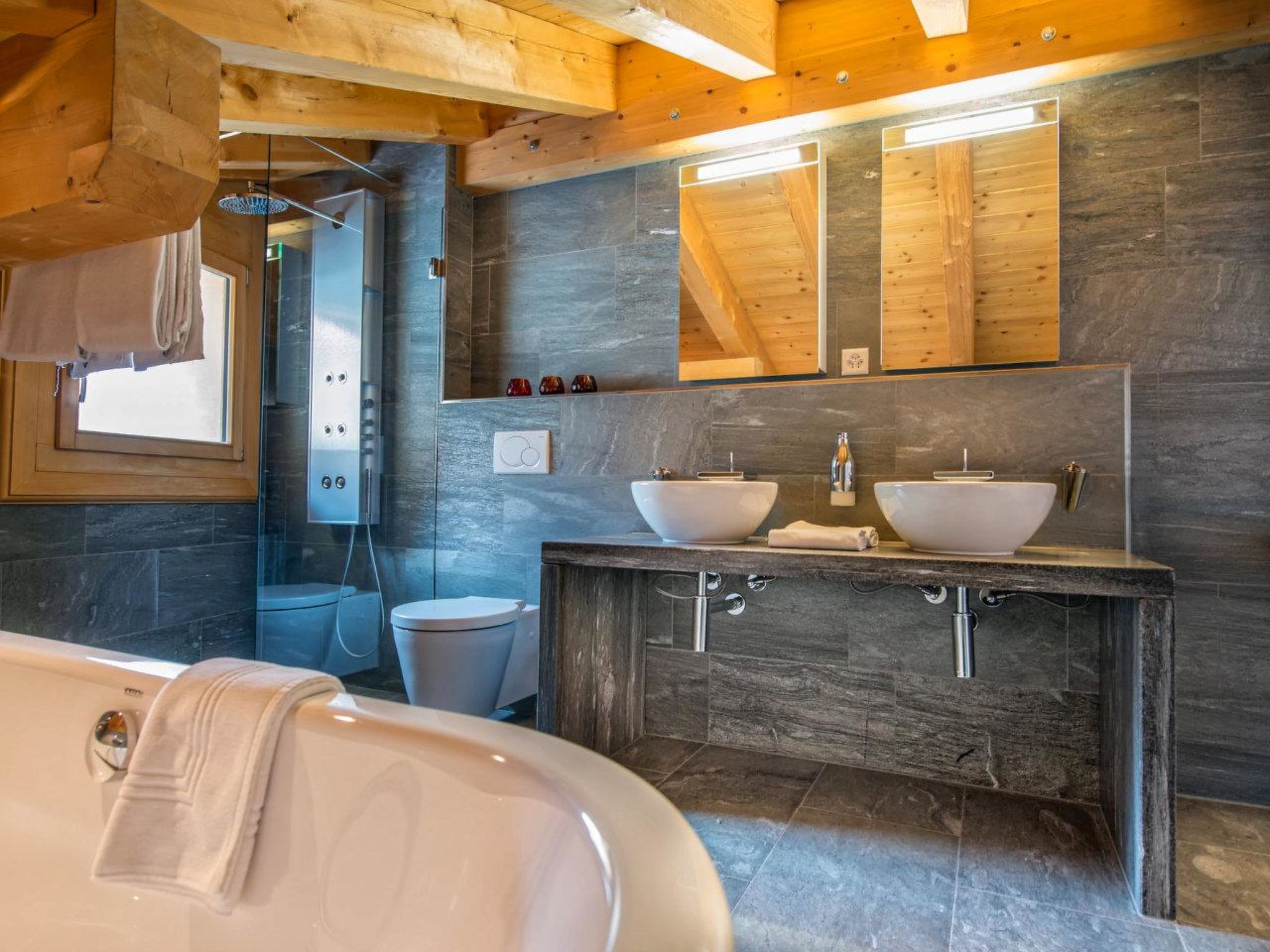 Photo of 130m2 Luxuswohnung mit Südbalkon, 6 Betten