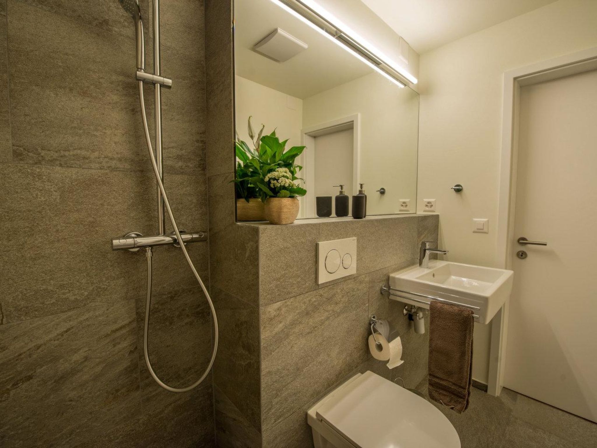 120m2 renovierte Ferienwohnung mit Südbalkon - Dedans